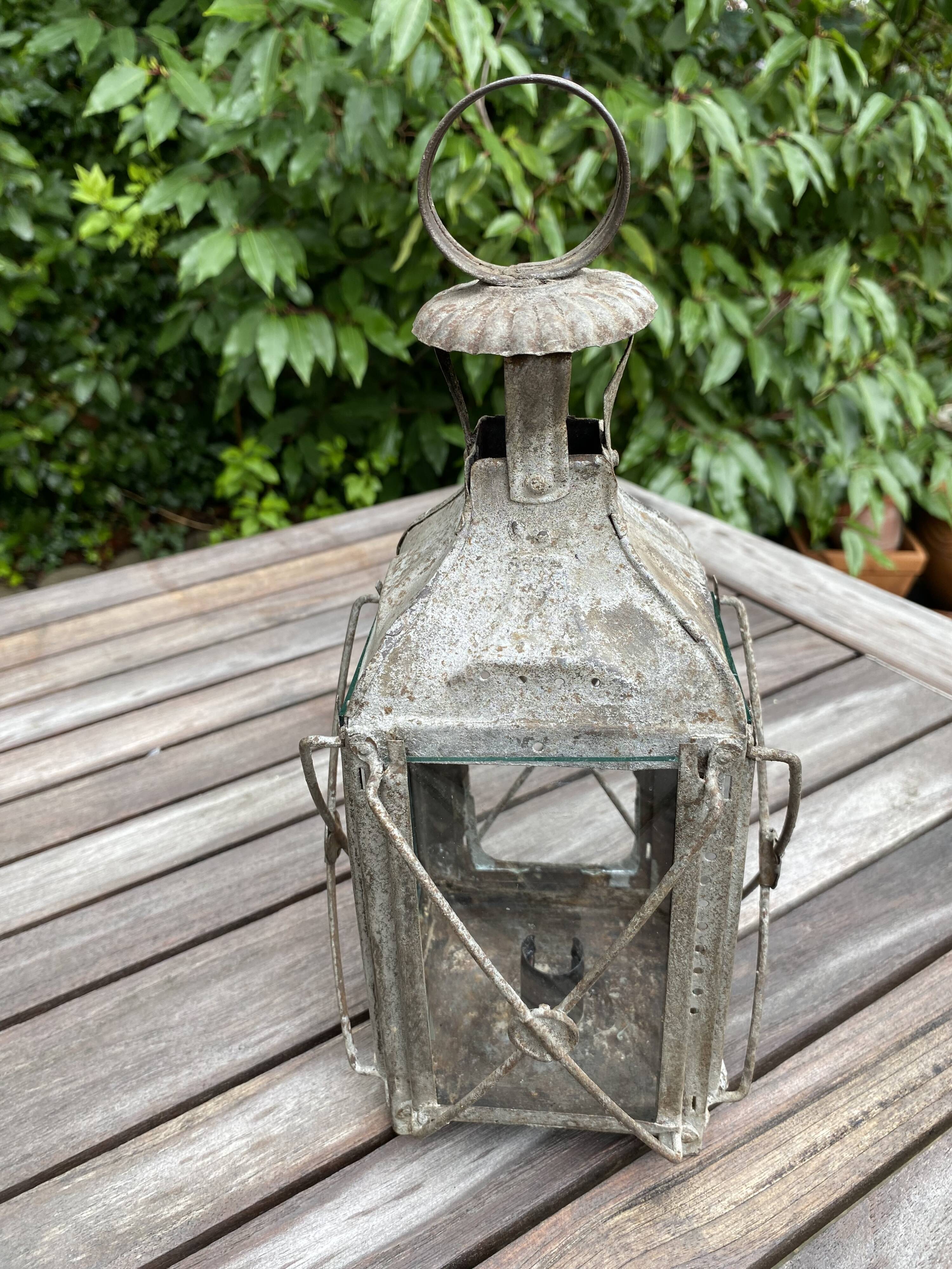 Lantern candle holder with glasses