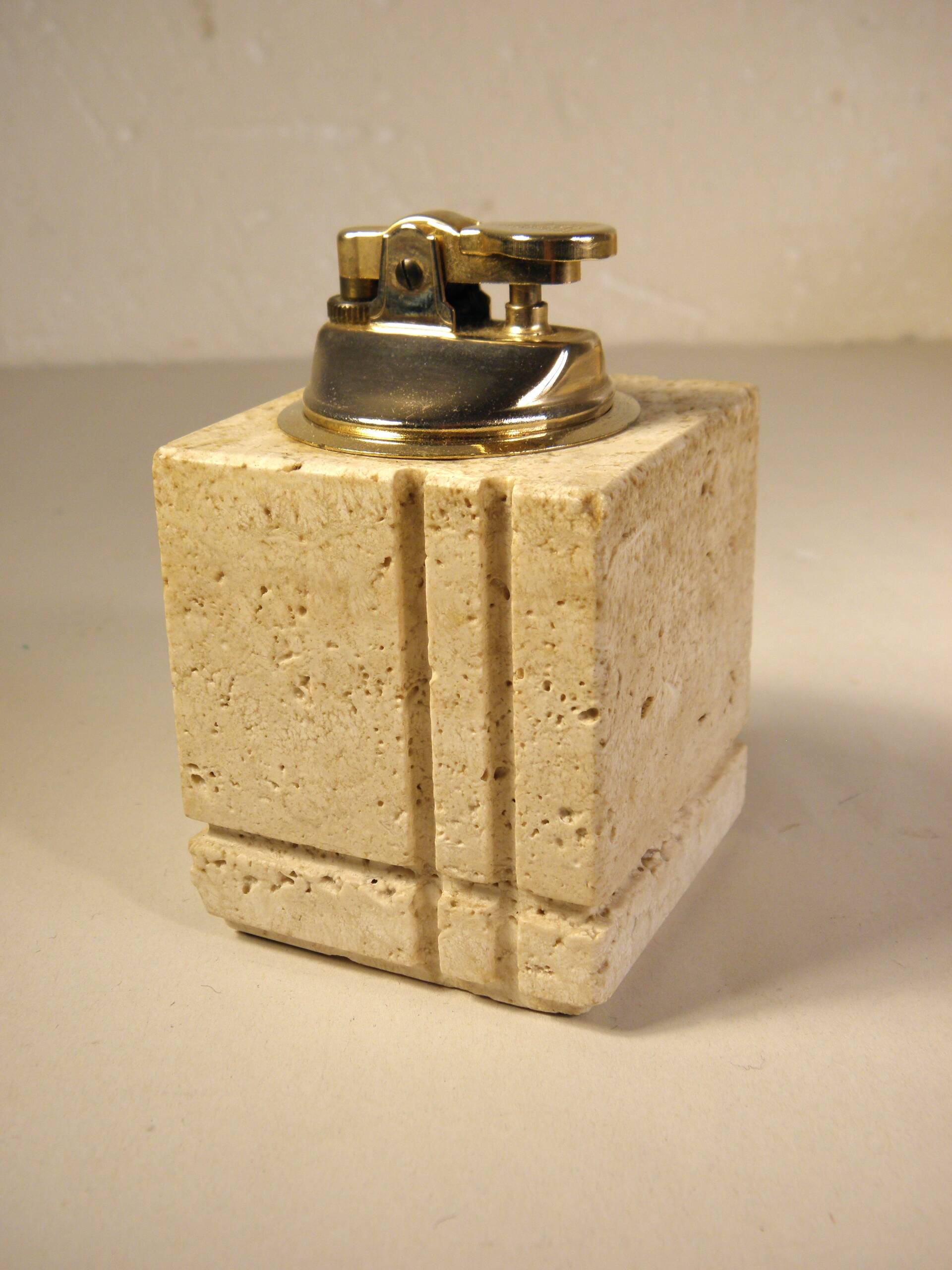 Mannelli travertine smoking set