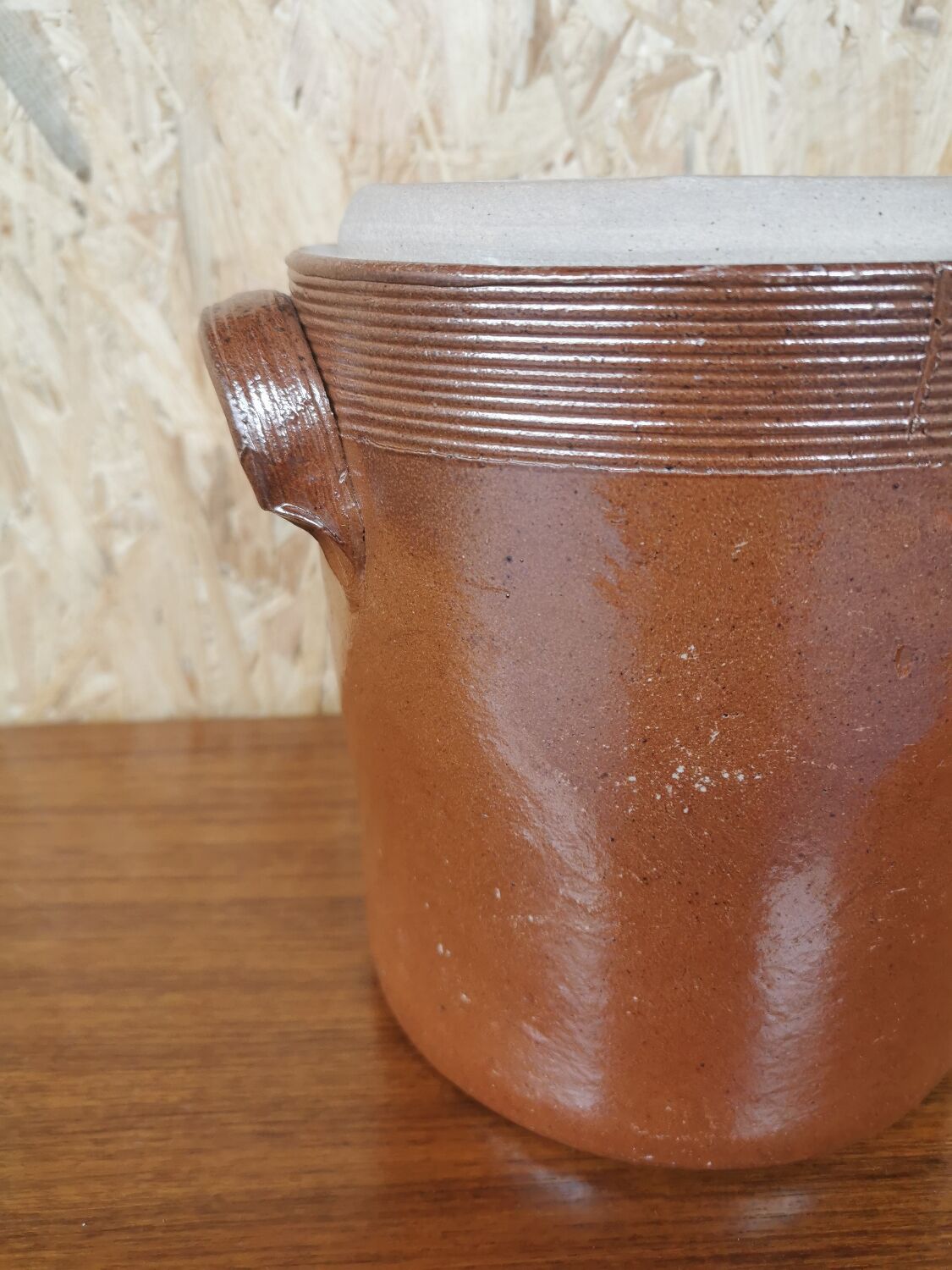 Glazed stoneware pot