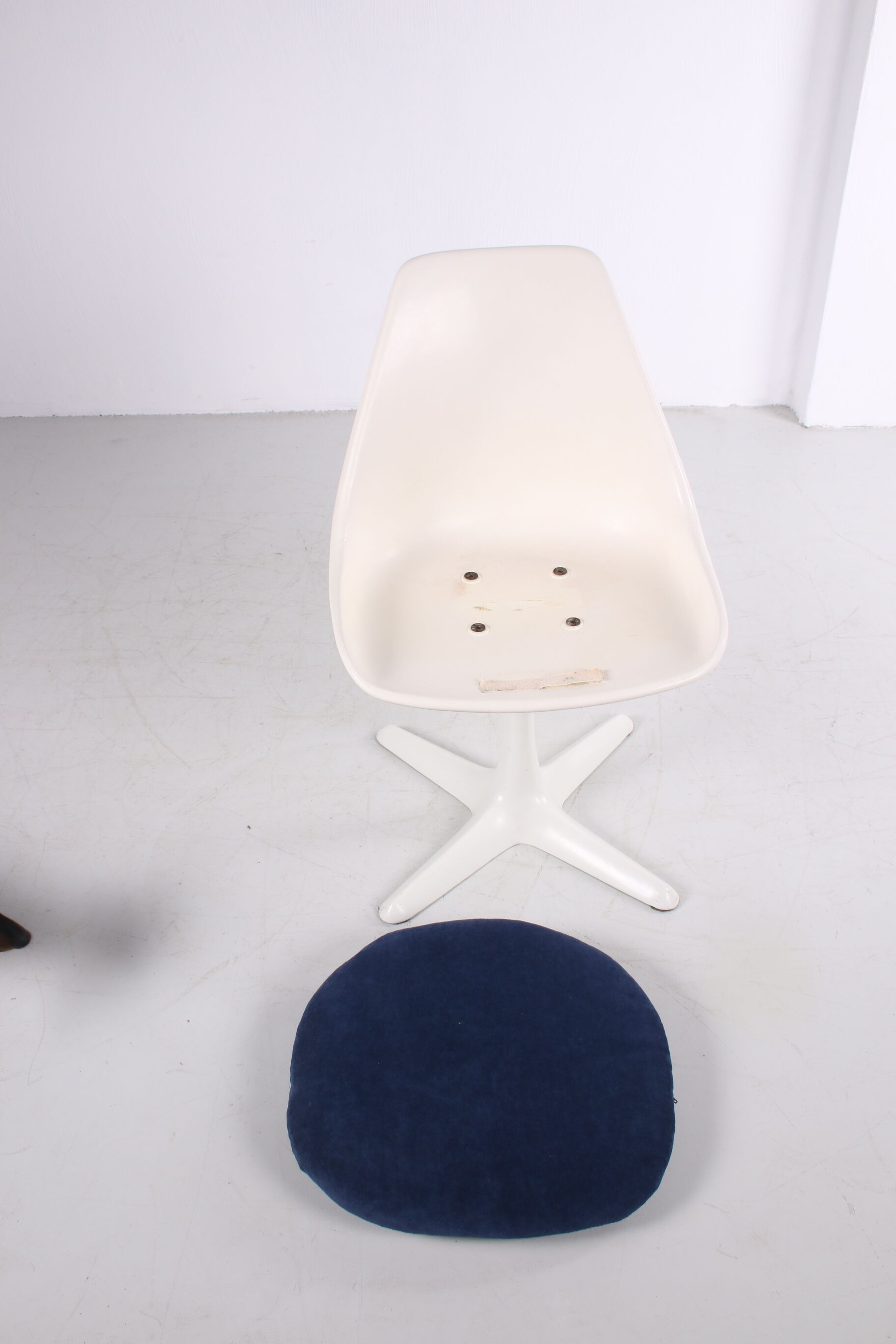 Set of table with 4 chairs designed by Maurice Burke made by Arkana