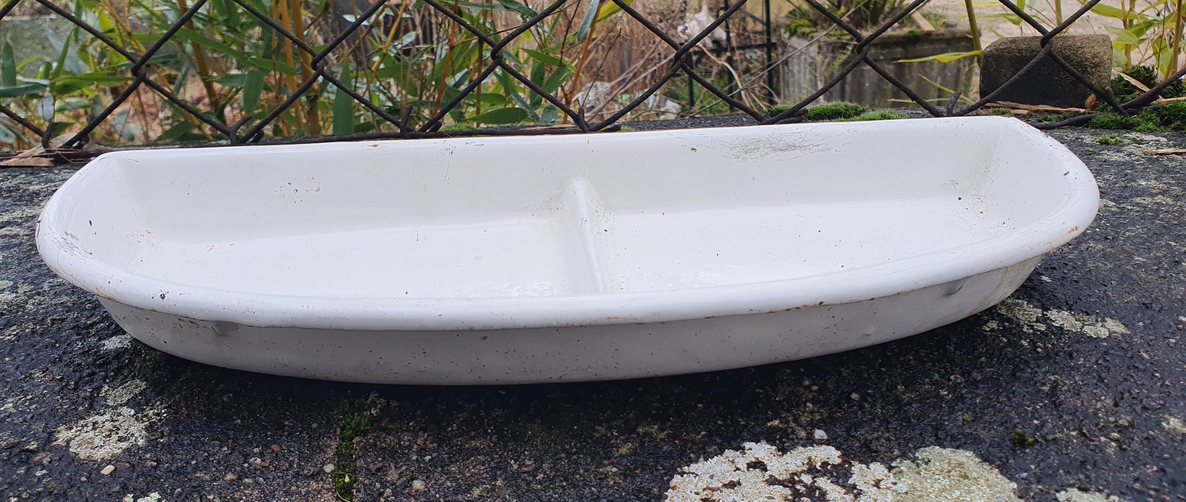 Enamelled cast iron umbrella rod holder