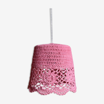 Suspension en crochet rose