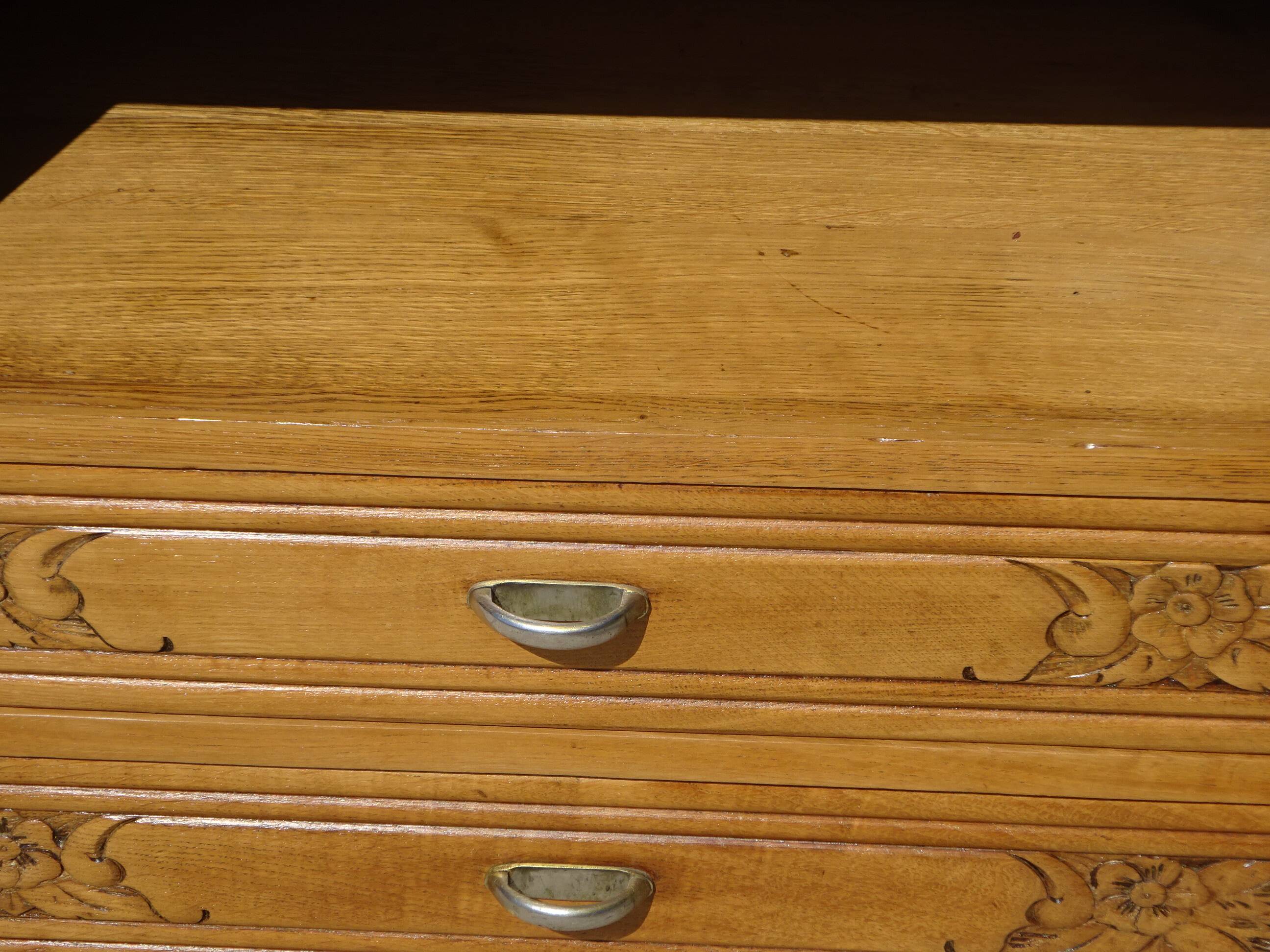 Petite commode en chêne