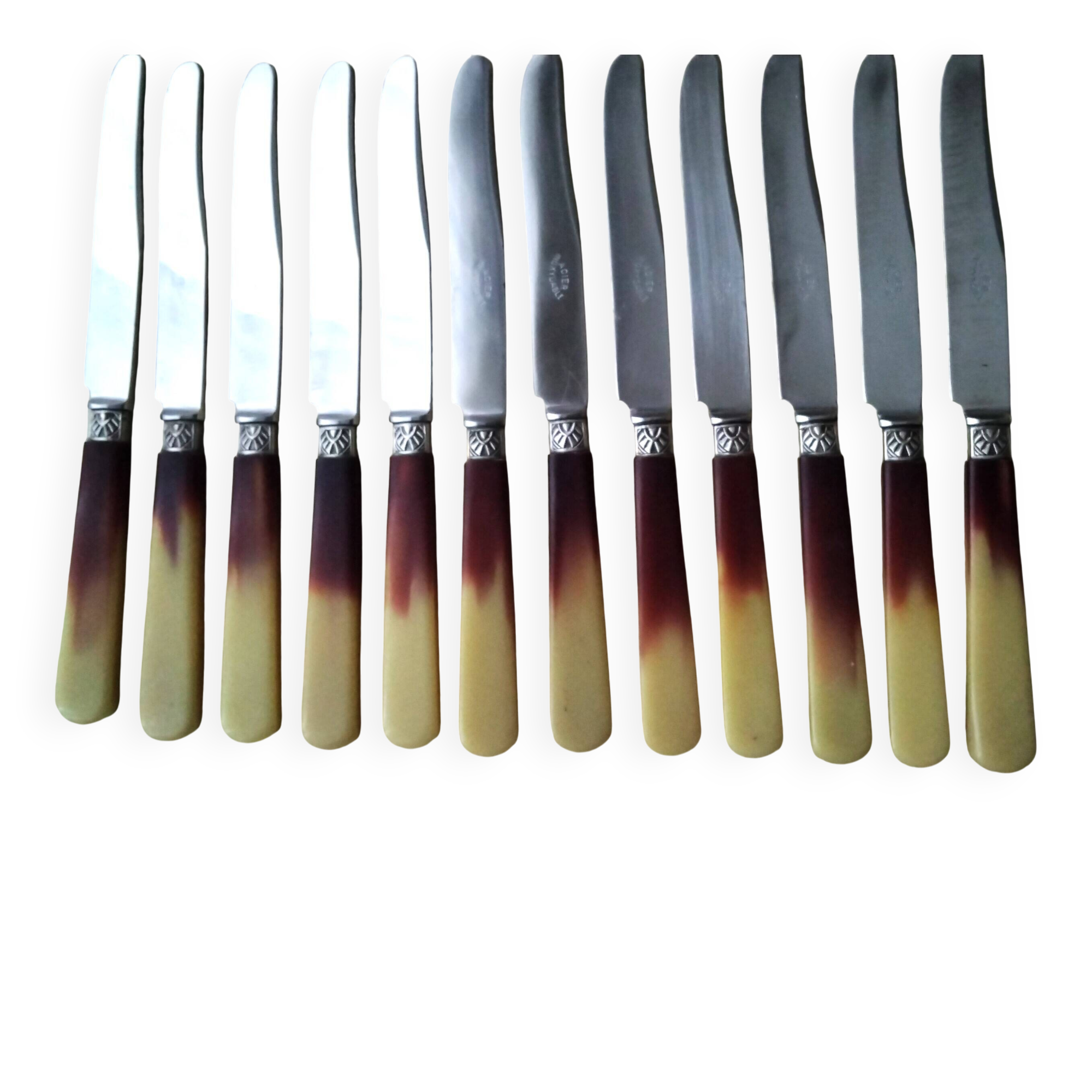 12 cheese knives, fruit handle in horn