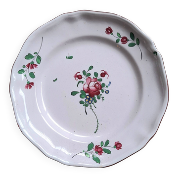 Hand-painted faience plate from the east of France, 18th century.