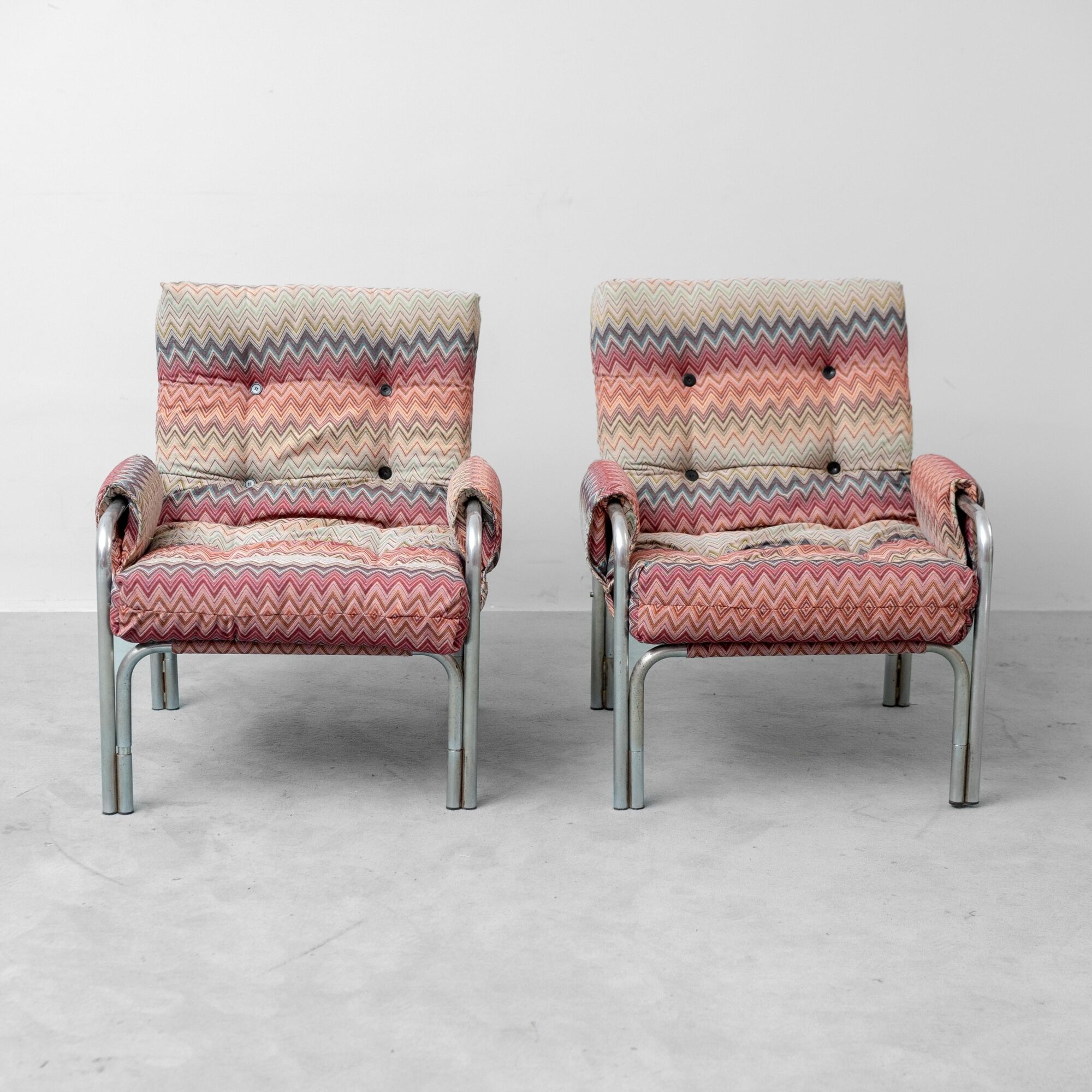 Pair of vintage metal armchairs with multicolour fabric – 1970s
