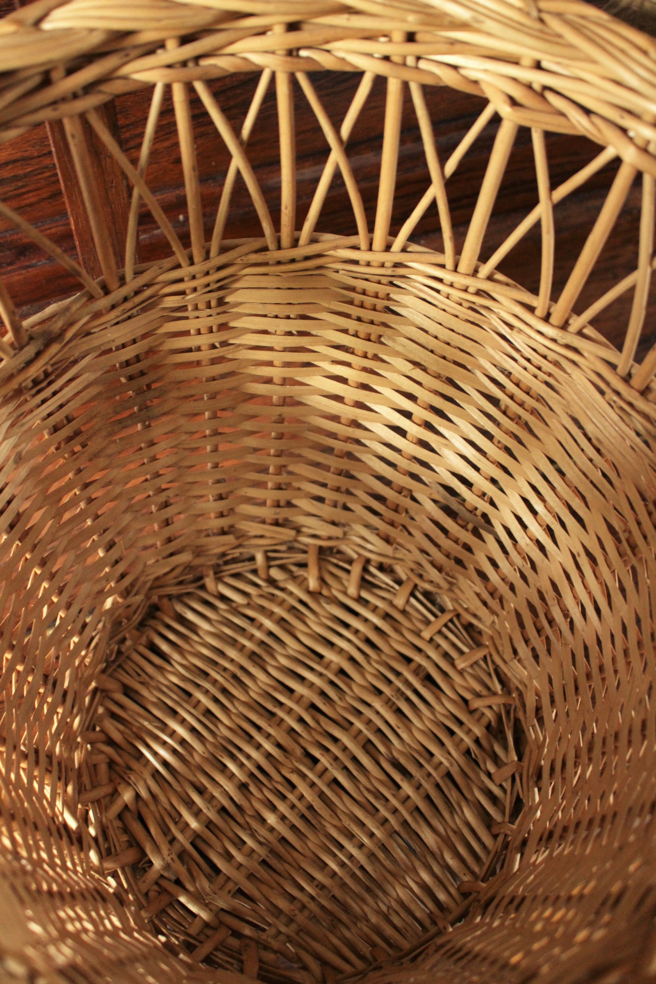 Small round high wicker wicker basket