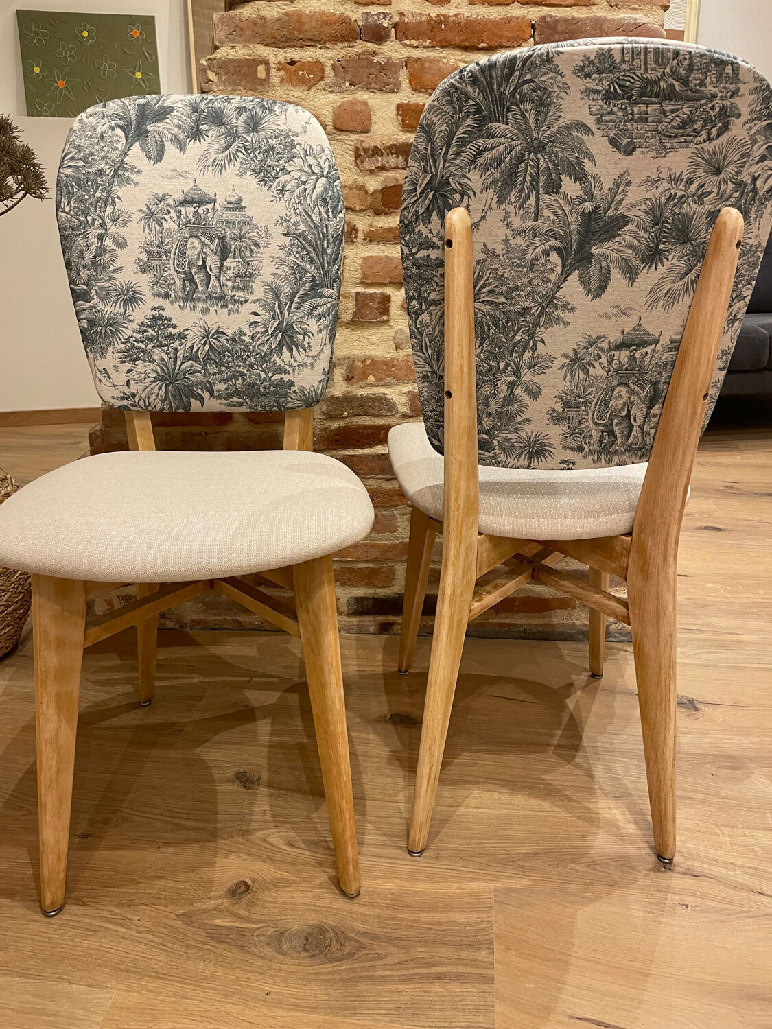 2 renovated vintage chairs from the 50s/60s.