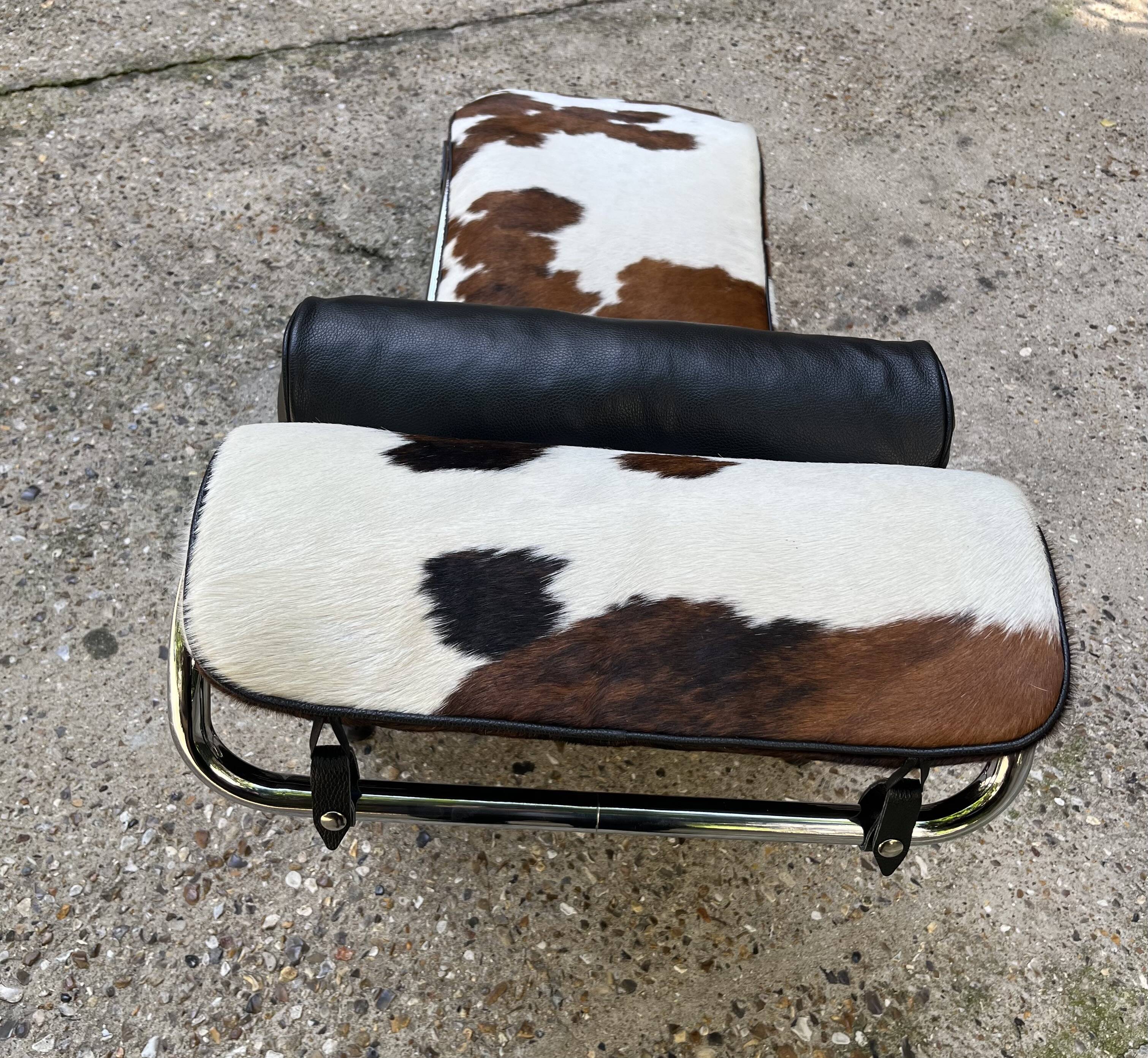 LC4 Le Corbusier pony daybed