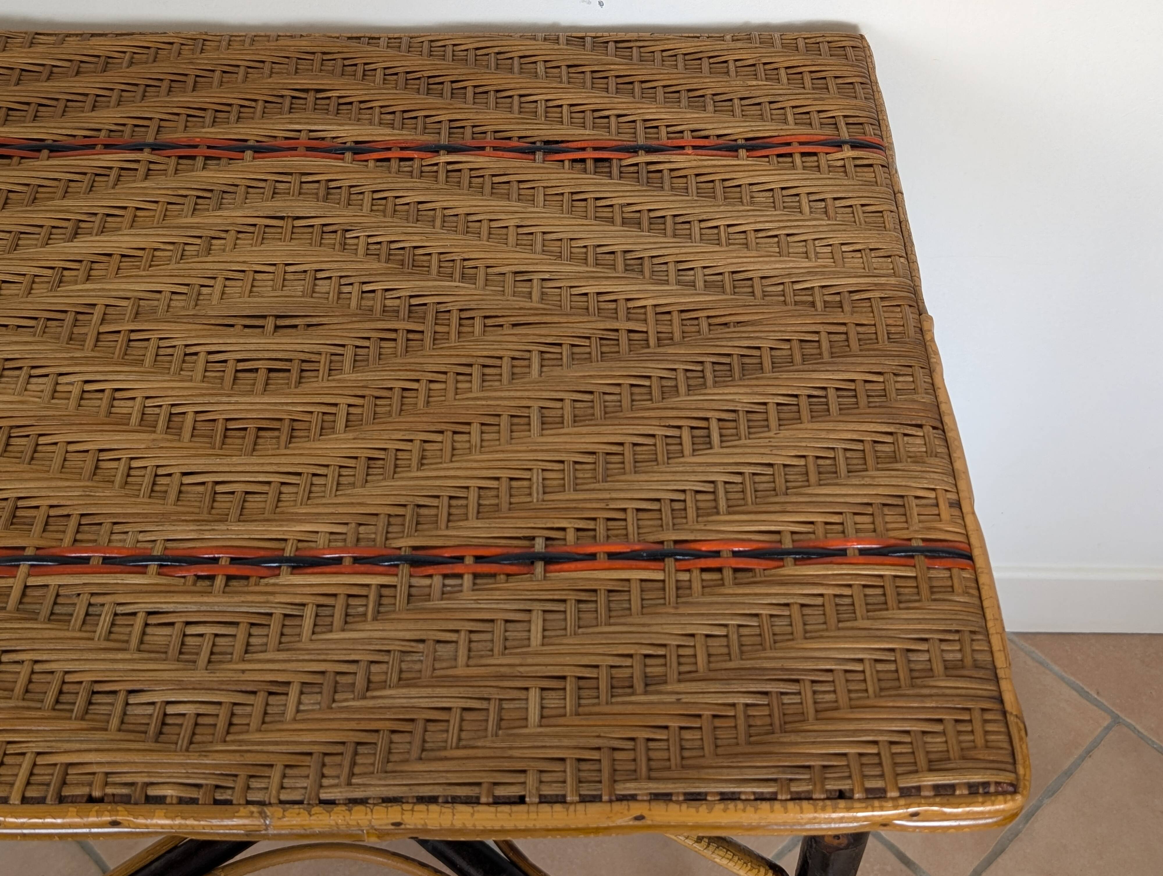 Table en bois et rotin 1920