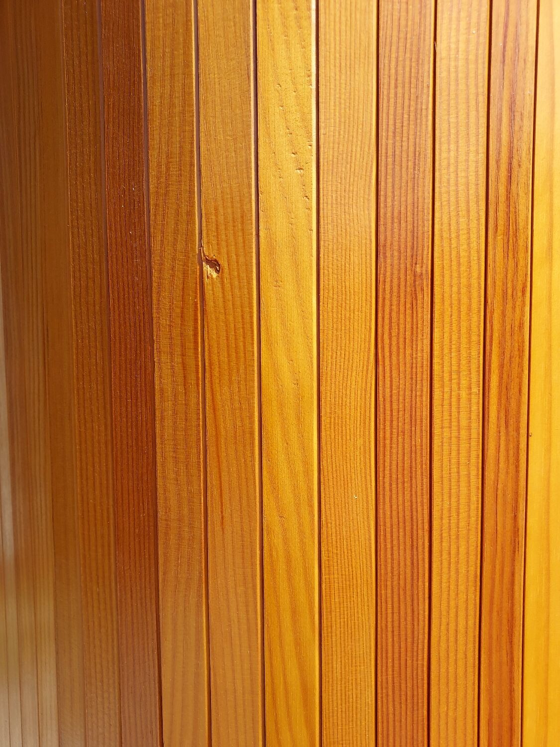 Articulated wooden screen