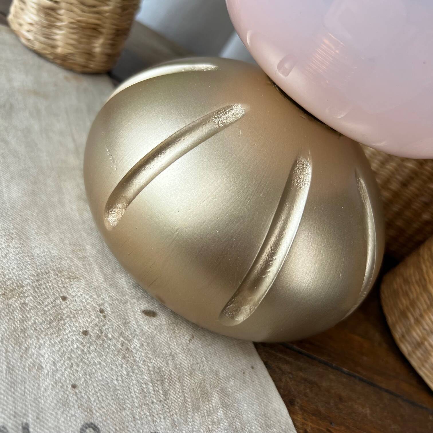 Petite lampe “diabolo” opaline & bois
