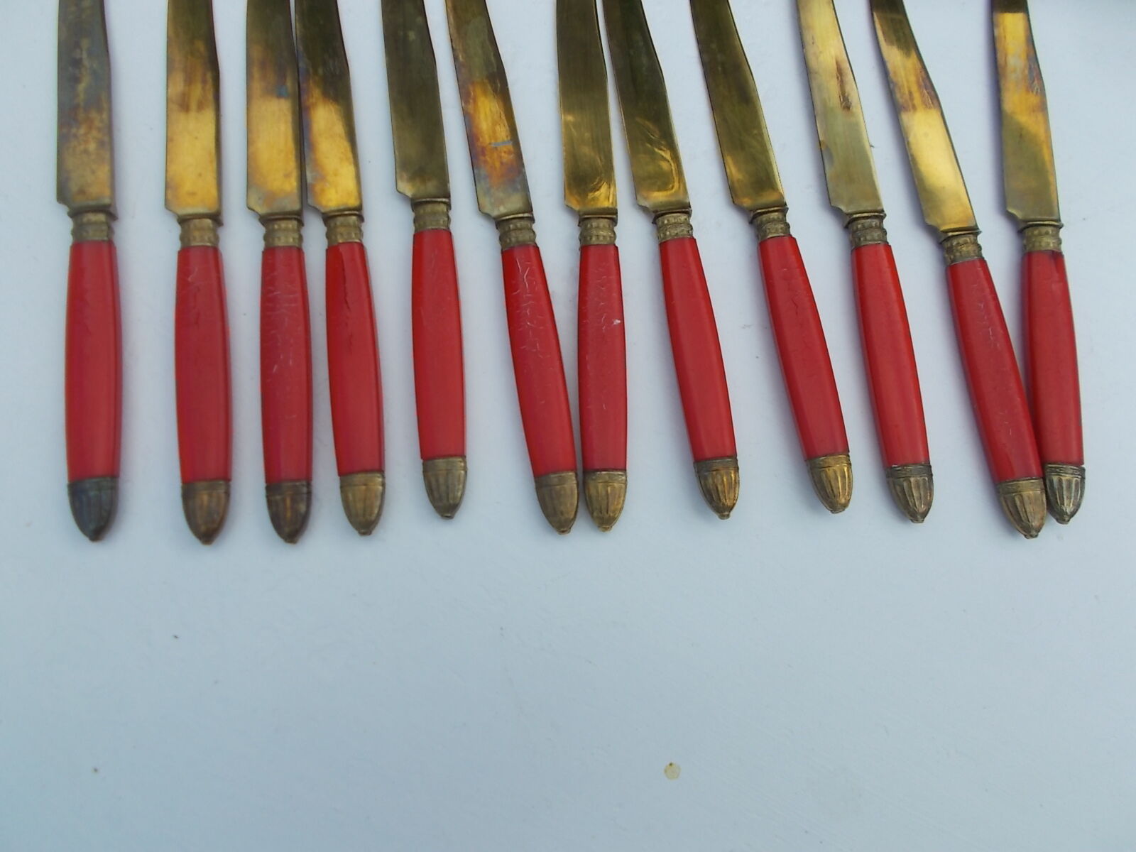 Housewife covered dessert red handle