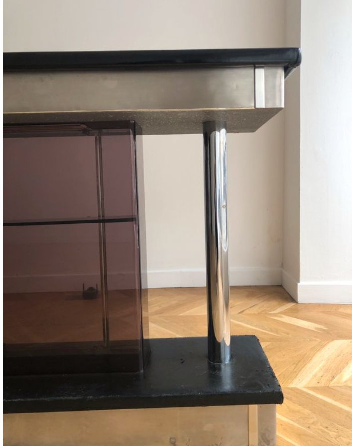 Low vintage design bar with interior storage