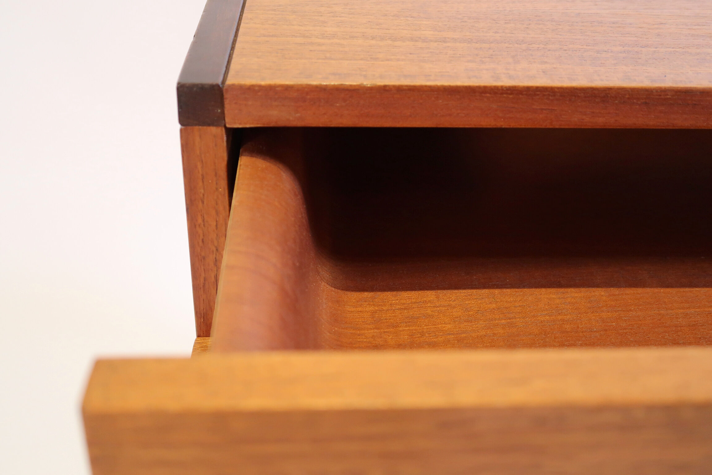 Commode en teck par Cees Braakman pour Pastoe, Pays-Bas 1950's