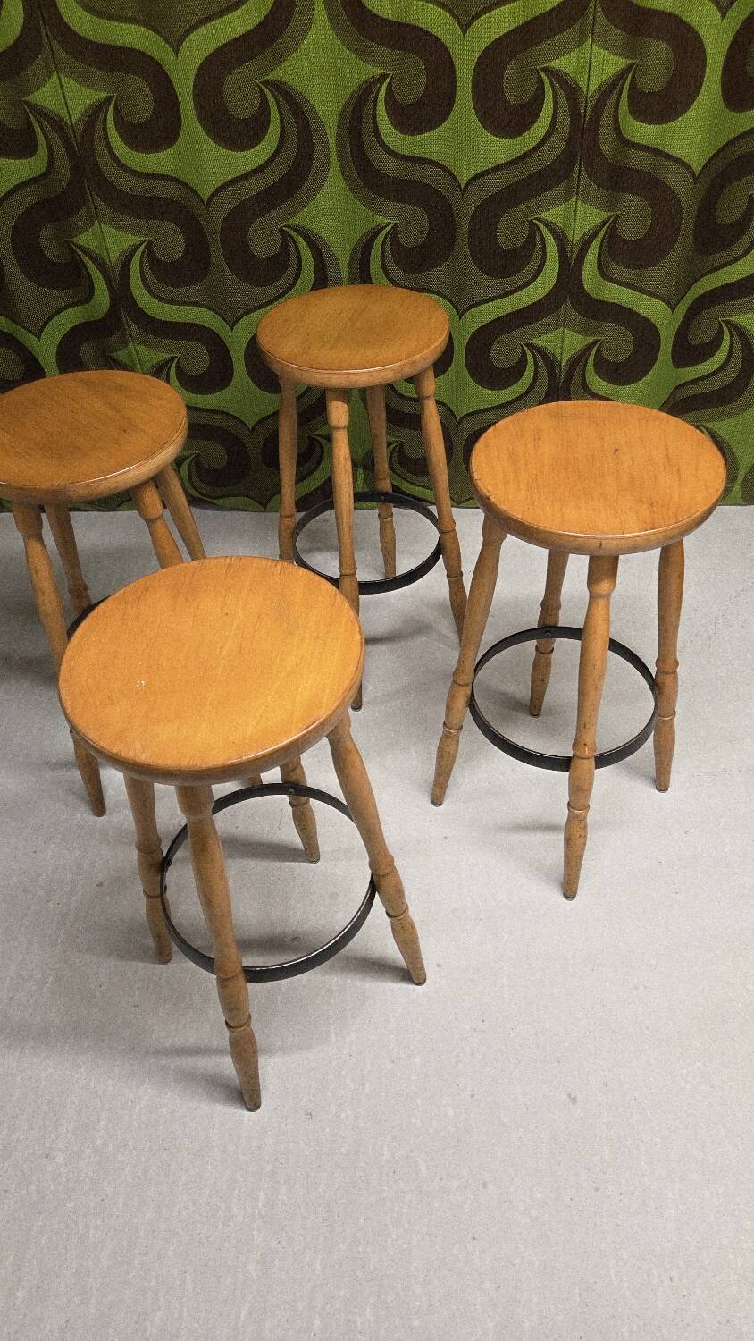 Set of 4 bar stools