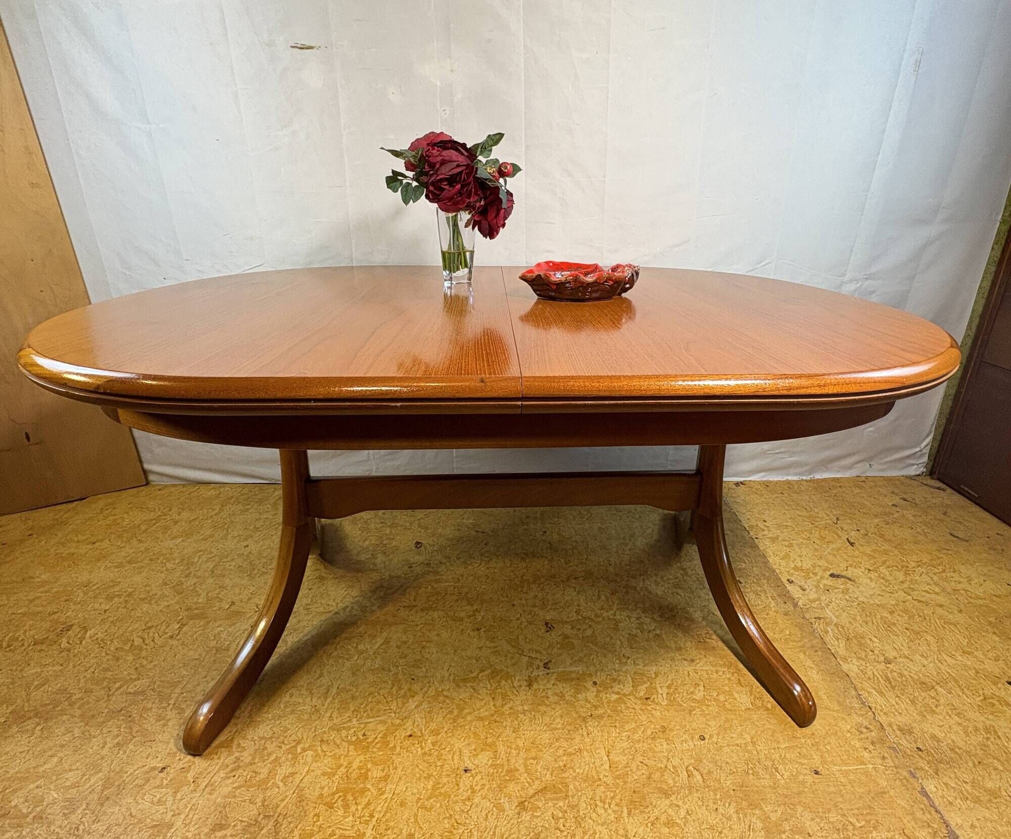 Table à manger extensible en teck oval Sutcliffe de Todmorden des années 1960