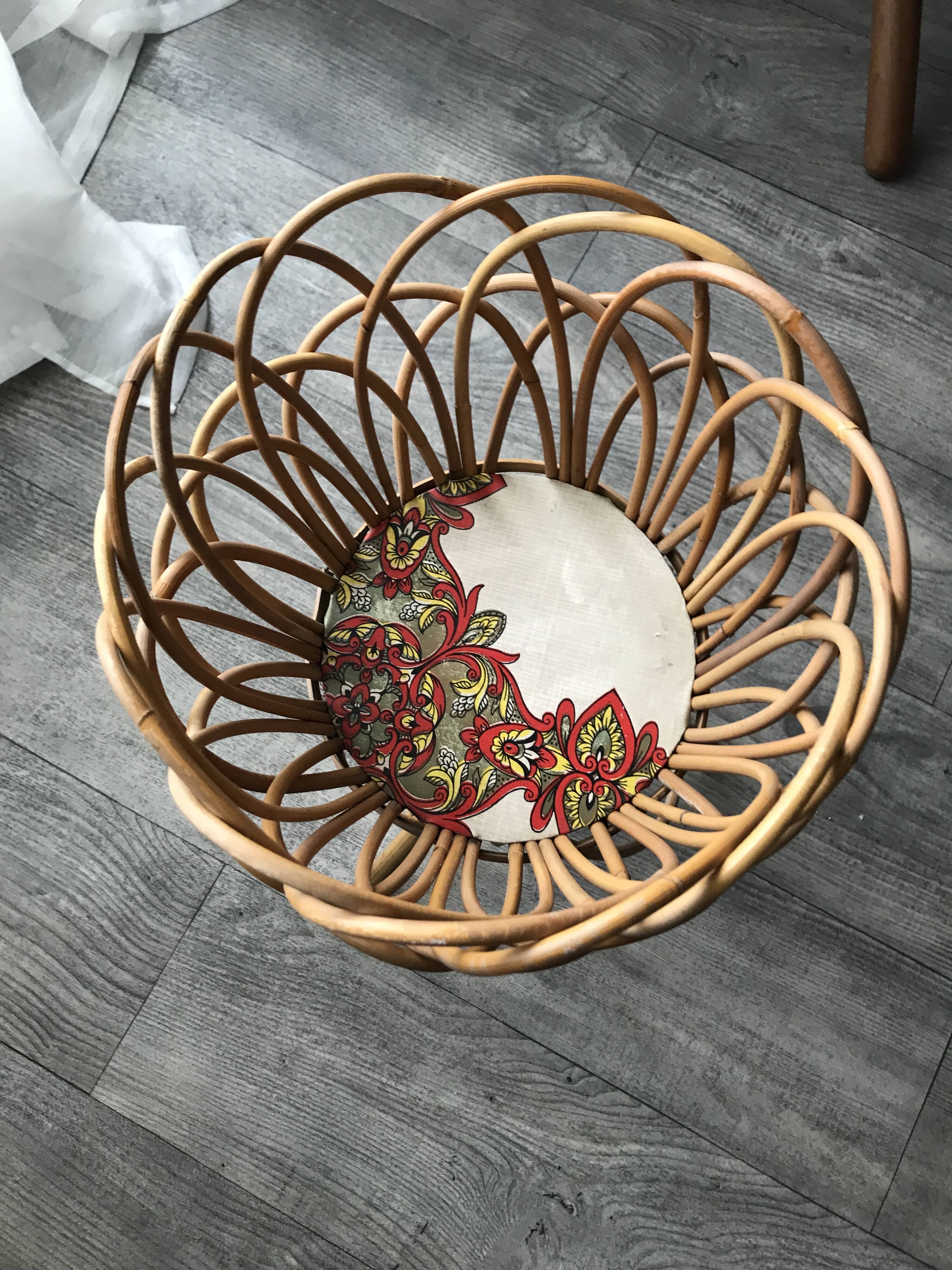 Rattan plant holder