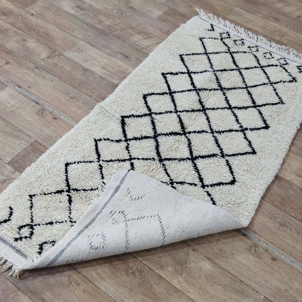 Handmade Moroccan Berber rug 185 x 94 cm