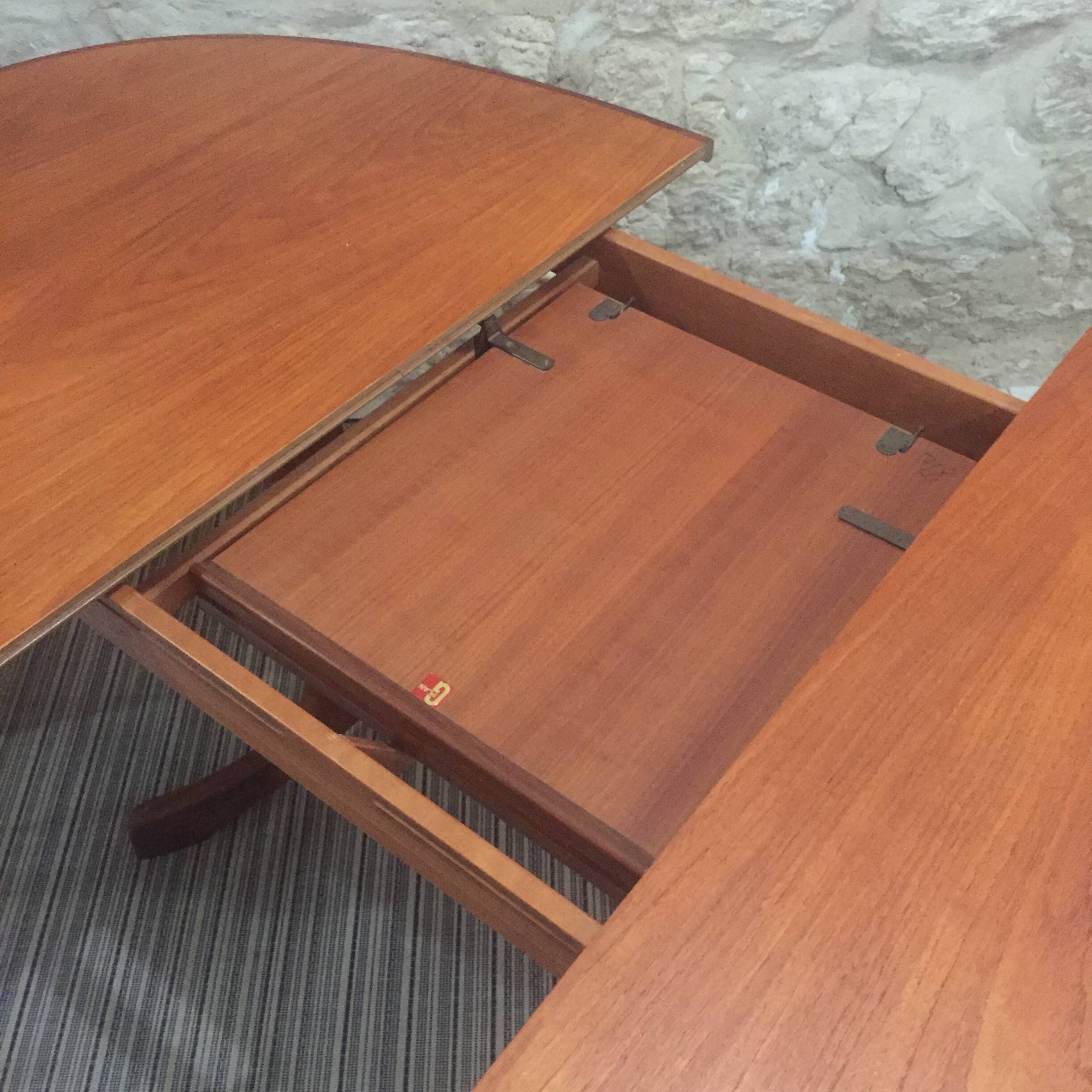 Table à manger scandinave en teck ovale avec rallonge centrale