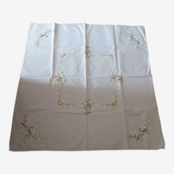 Nappe à thé brodée