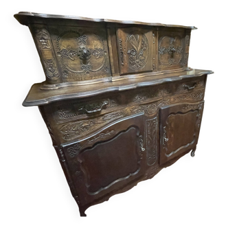 Curved sliding sideboard
