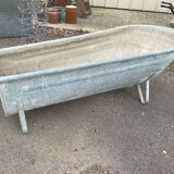 Zinc bathtub