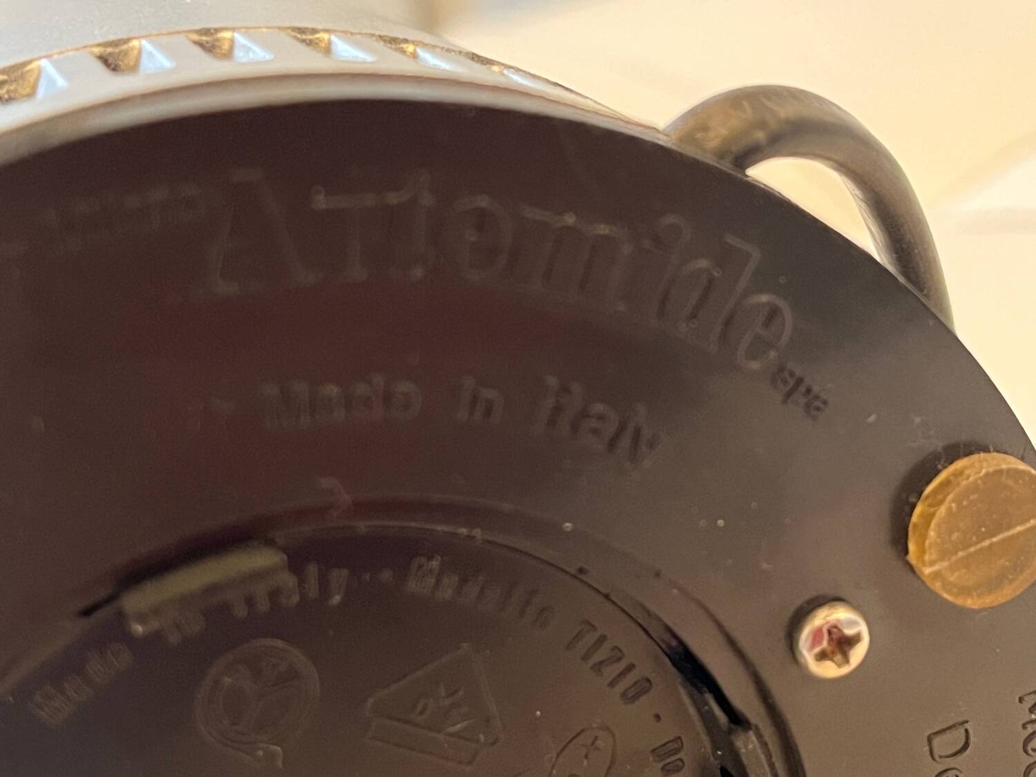 Artemide Tizio articulated desk lamp