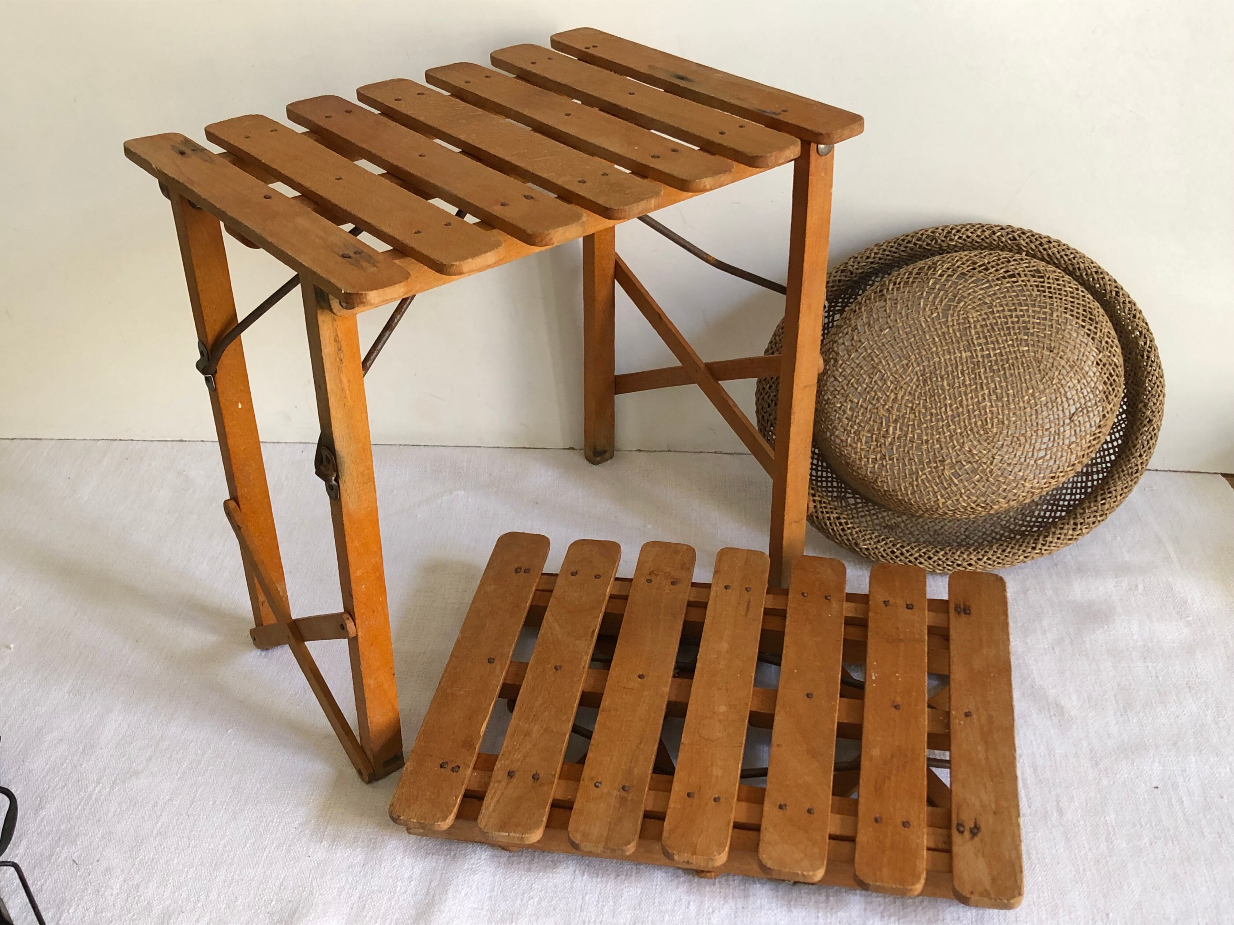 Folding stool with slats