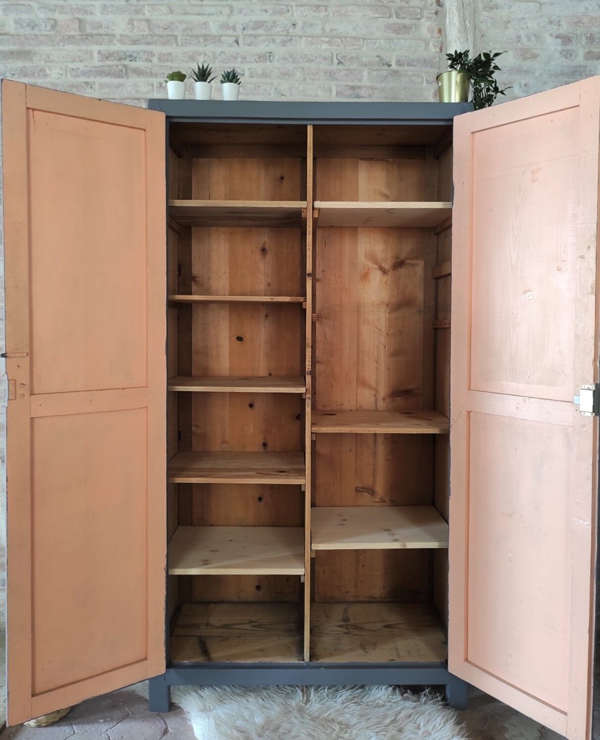 Armoire parisienne