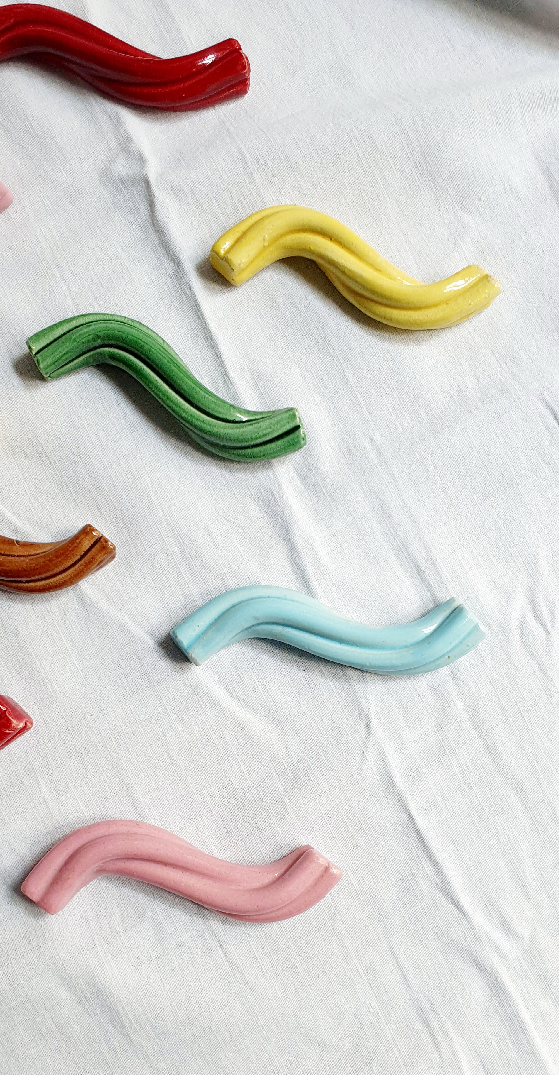 Set of 9 enamelled ceramic knife holders