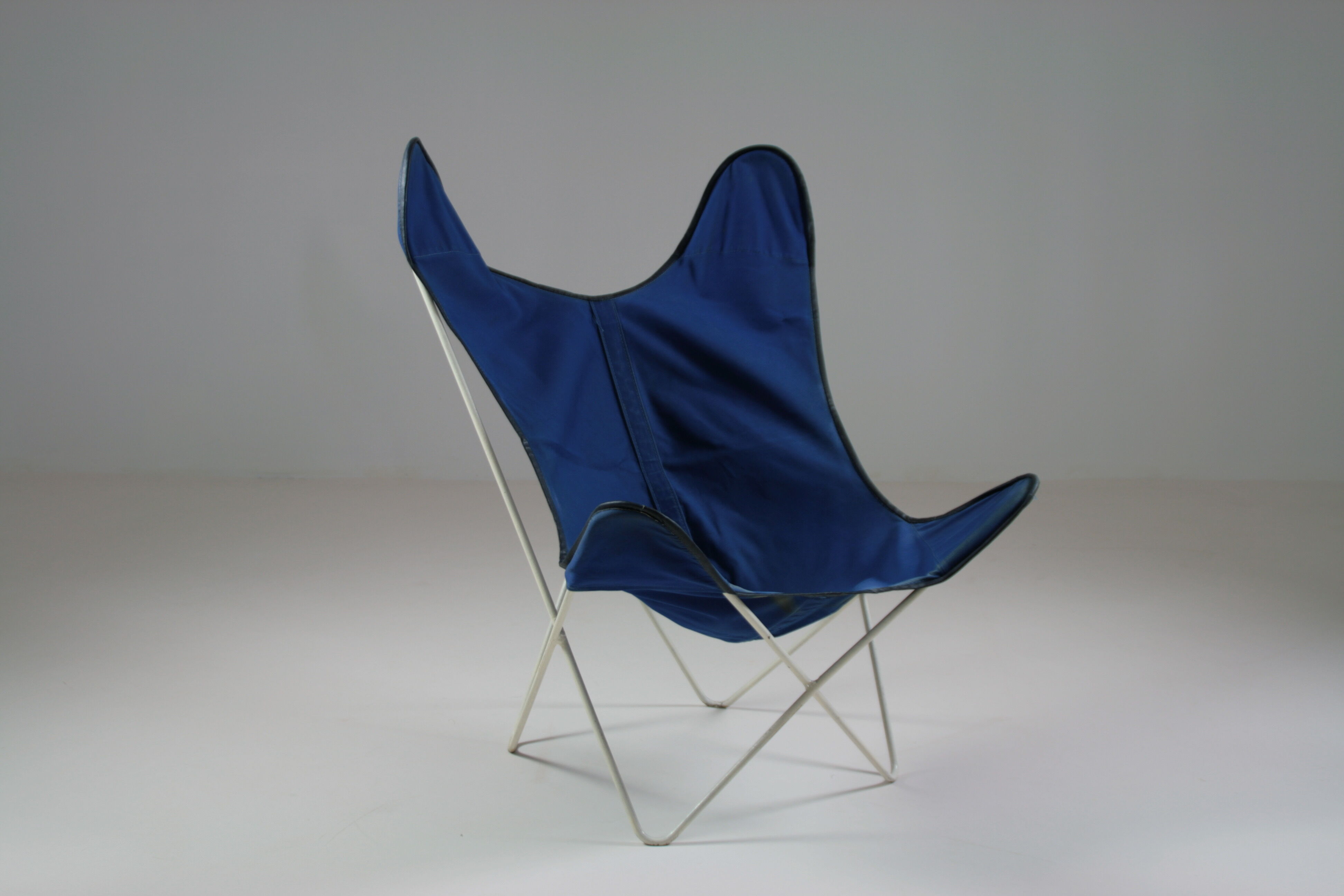 Pair of AA butterfly armchairs, 1970s