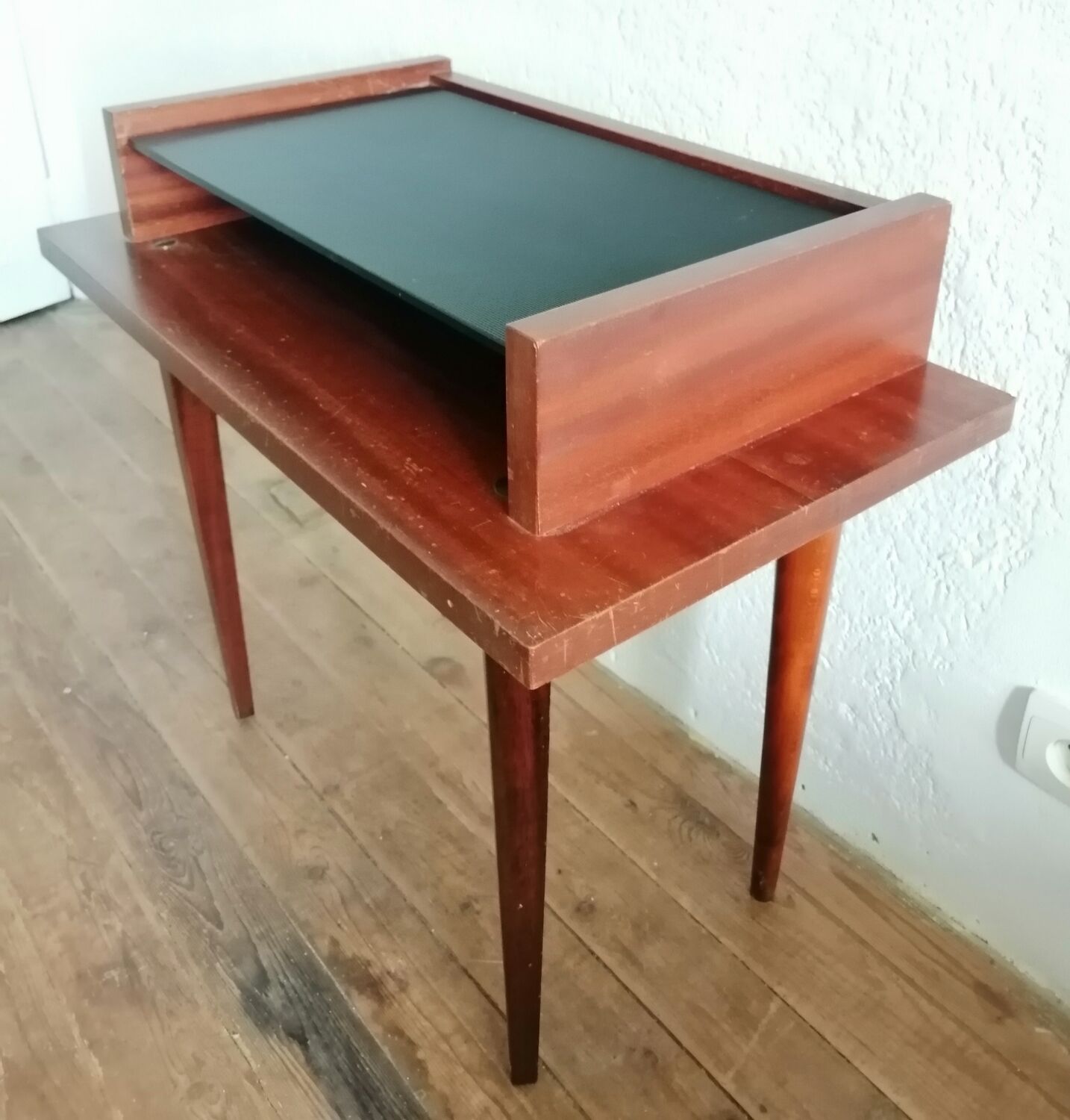 Bedside or vinyl table