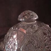 Beurrier ancien en verre taillé