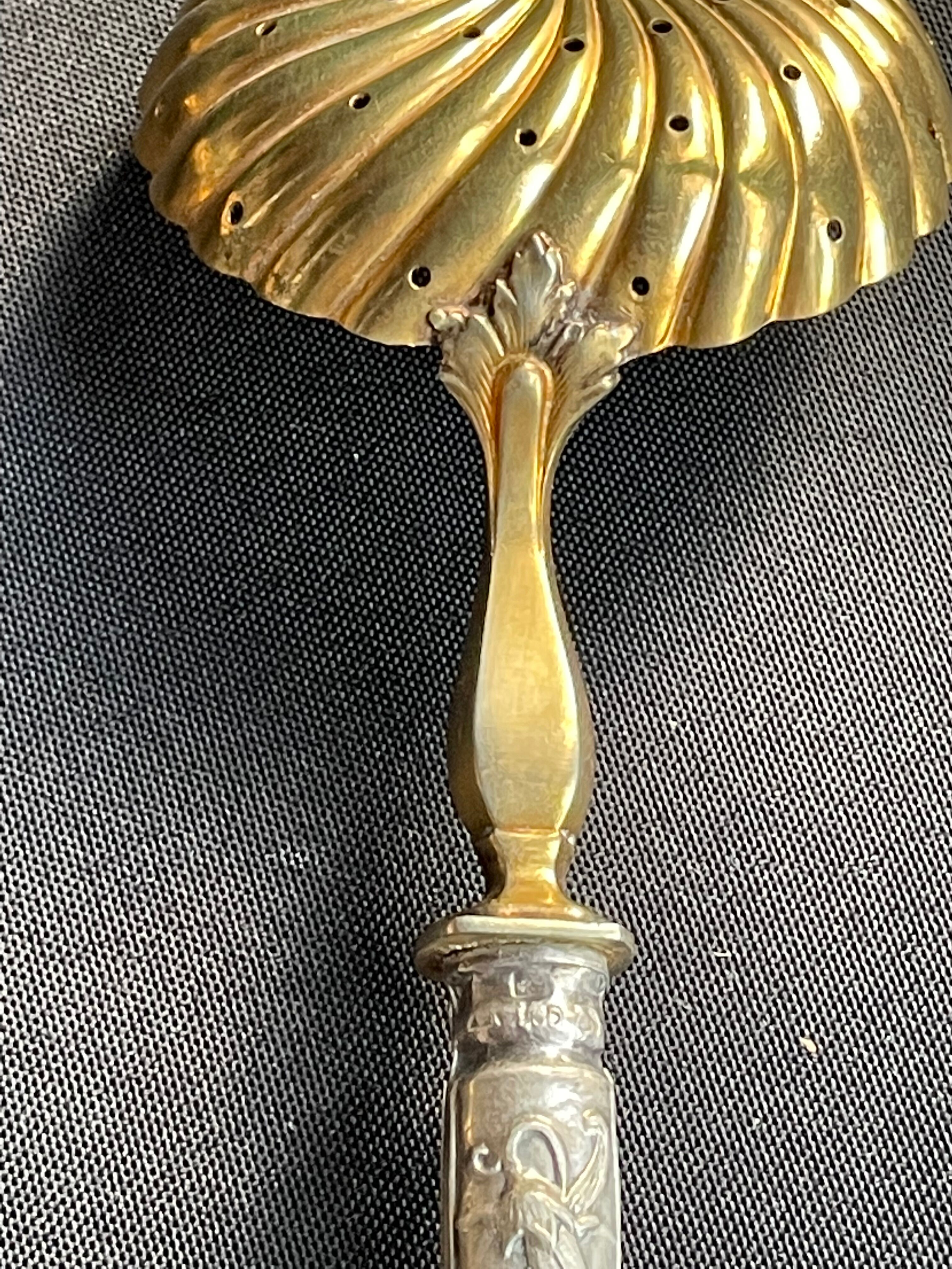 Covered strawberry service box