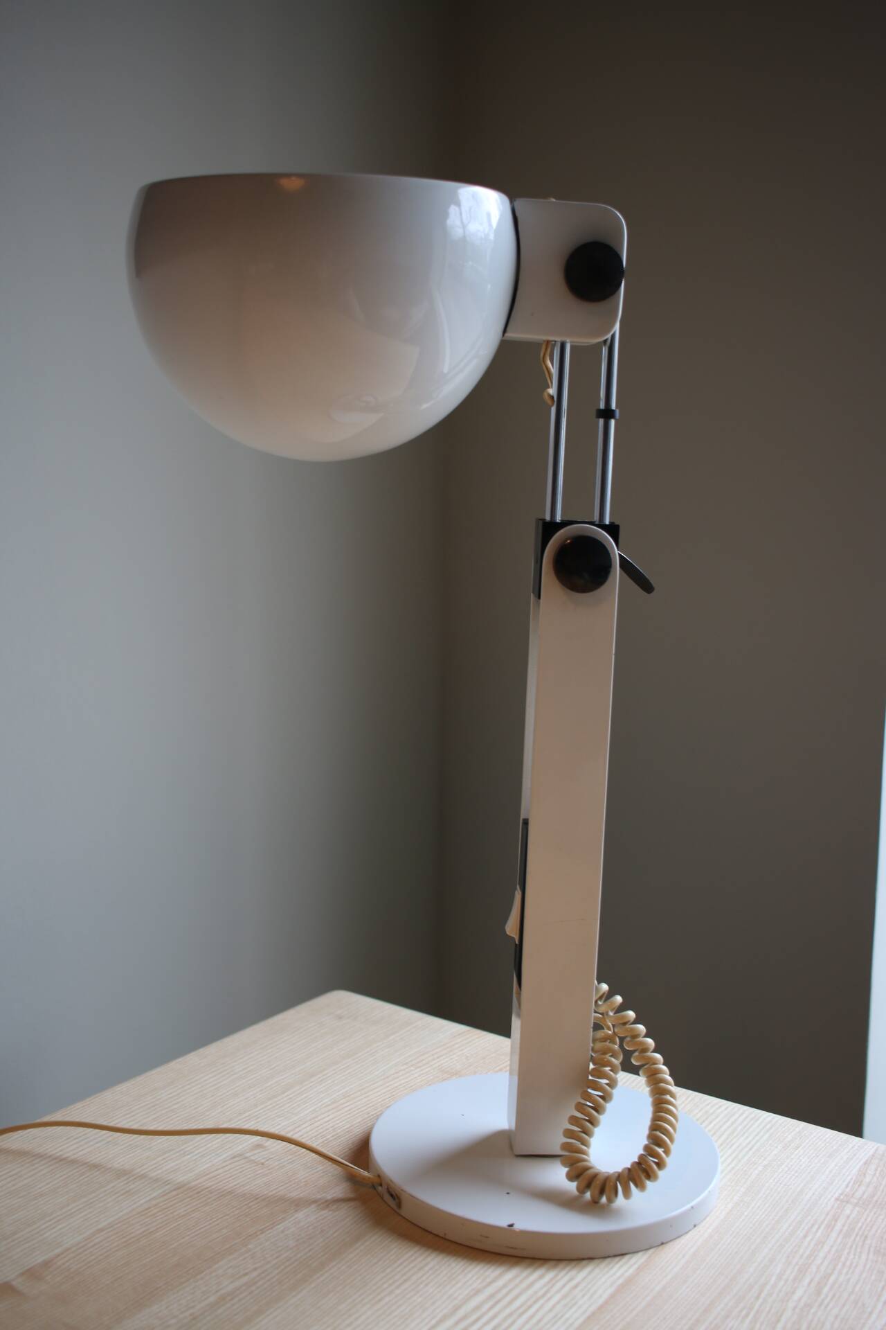 Lampe de bureau pivotante par Miguel Milá, années 1970