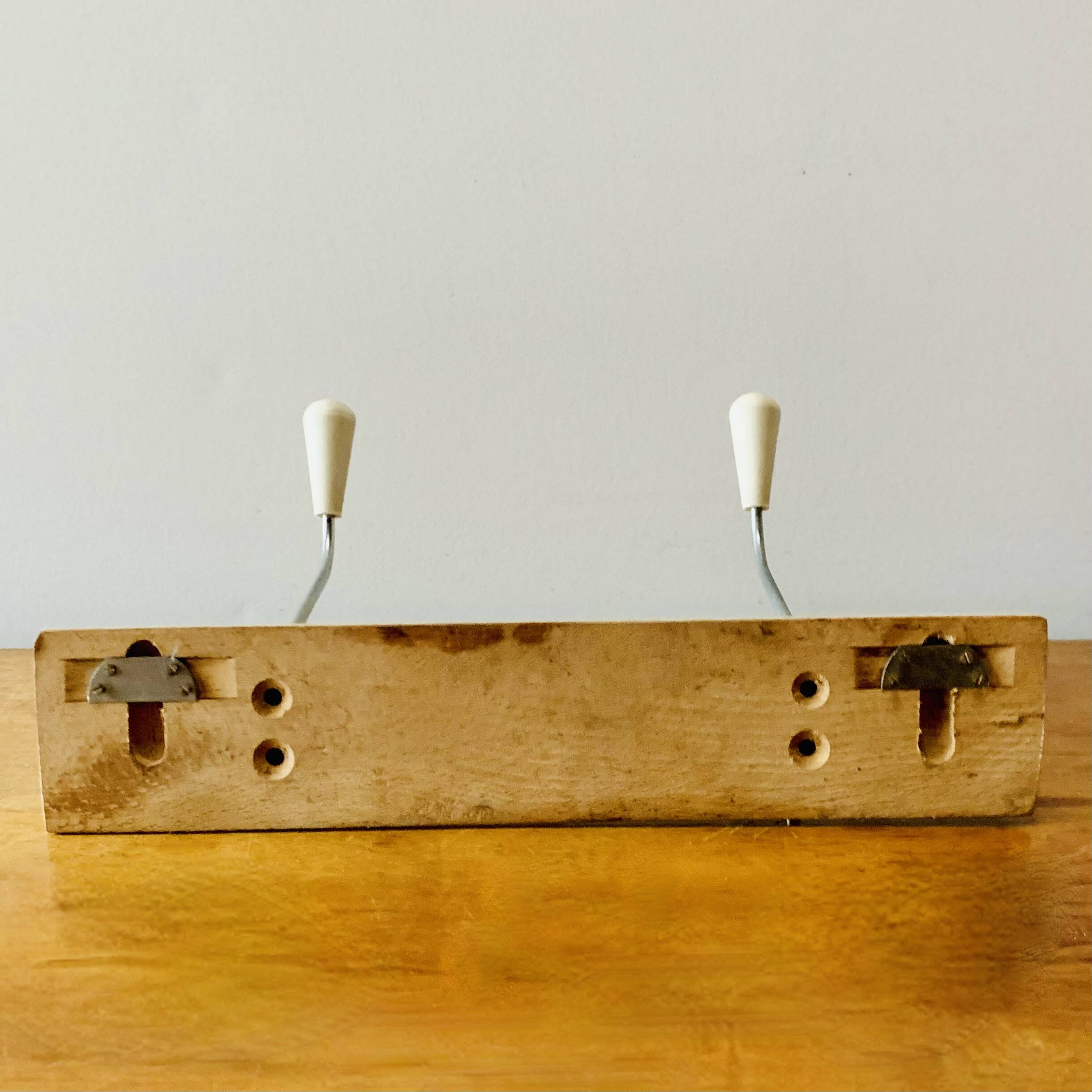 Portemanteau mural en bois vintage - double patère