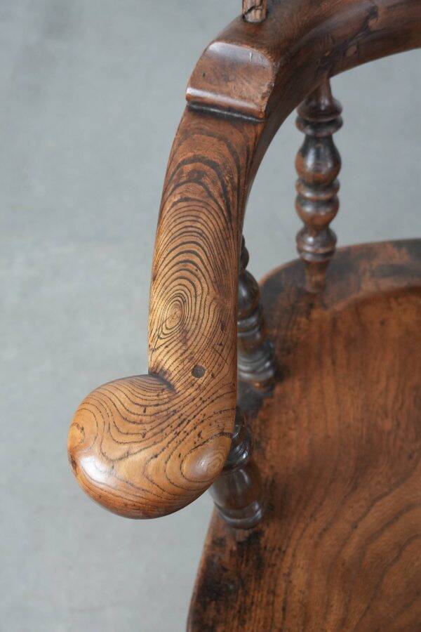 Set of two antique English highback Windsor chairs from the 18th century