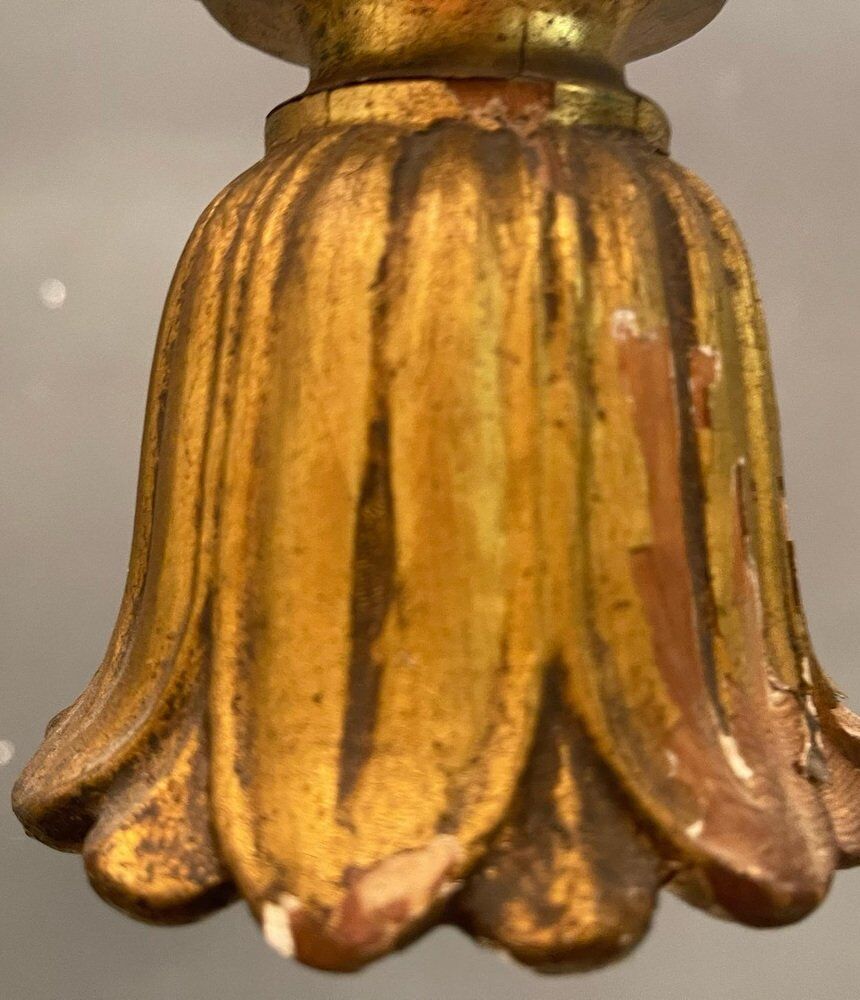 Lustre en bois doré doré