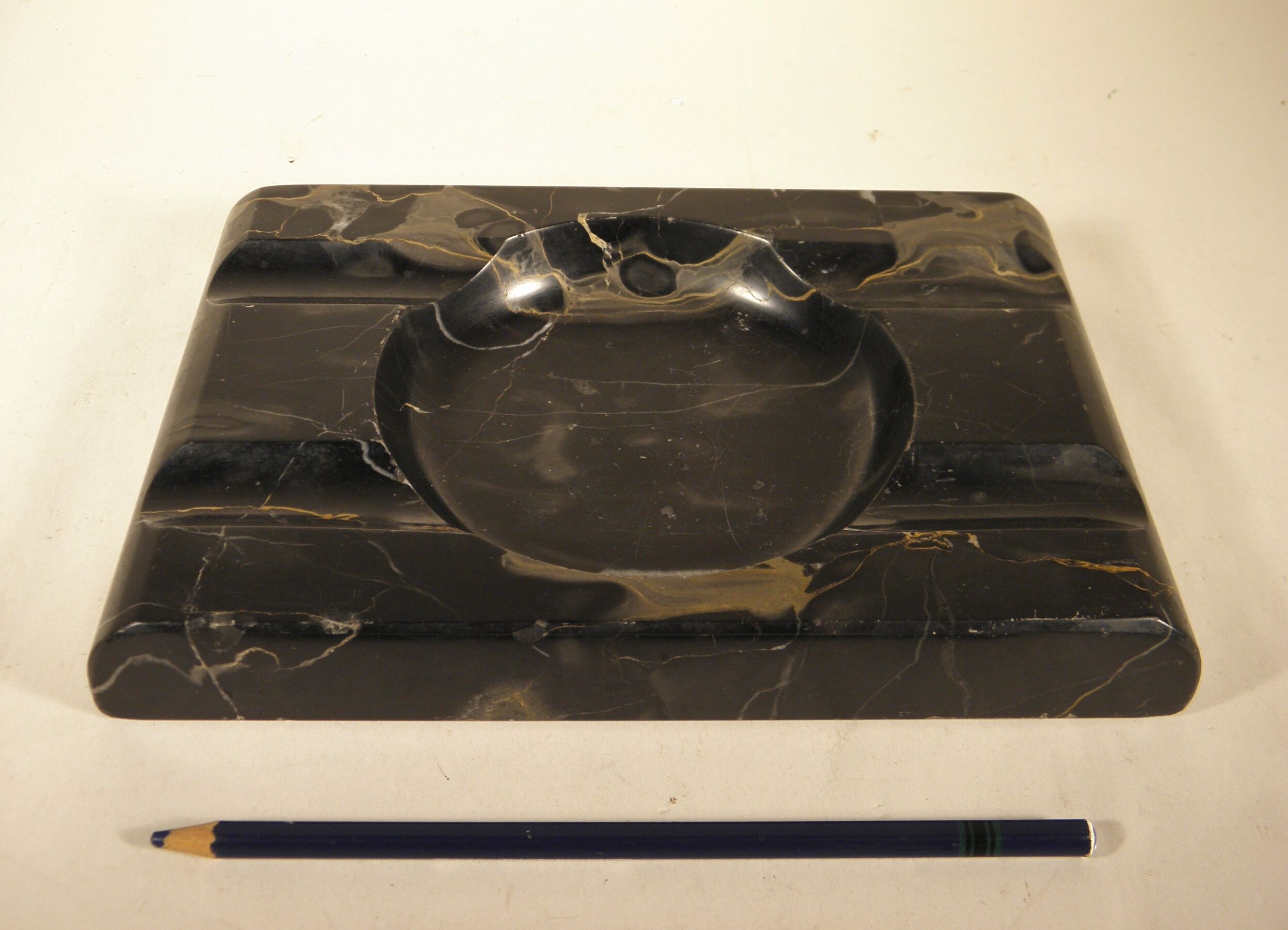 Art Deco cigar ashtray in black marble