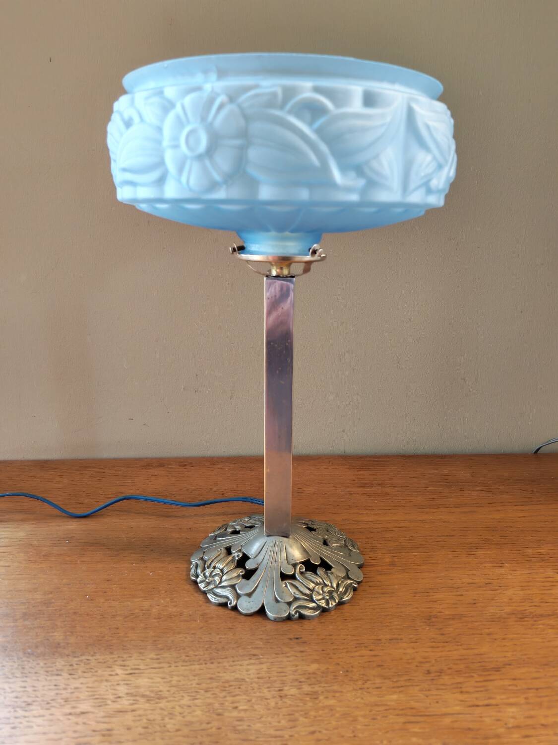 Art Deco lamp with floral decor