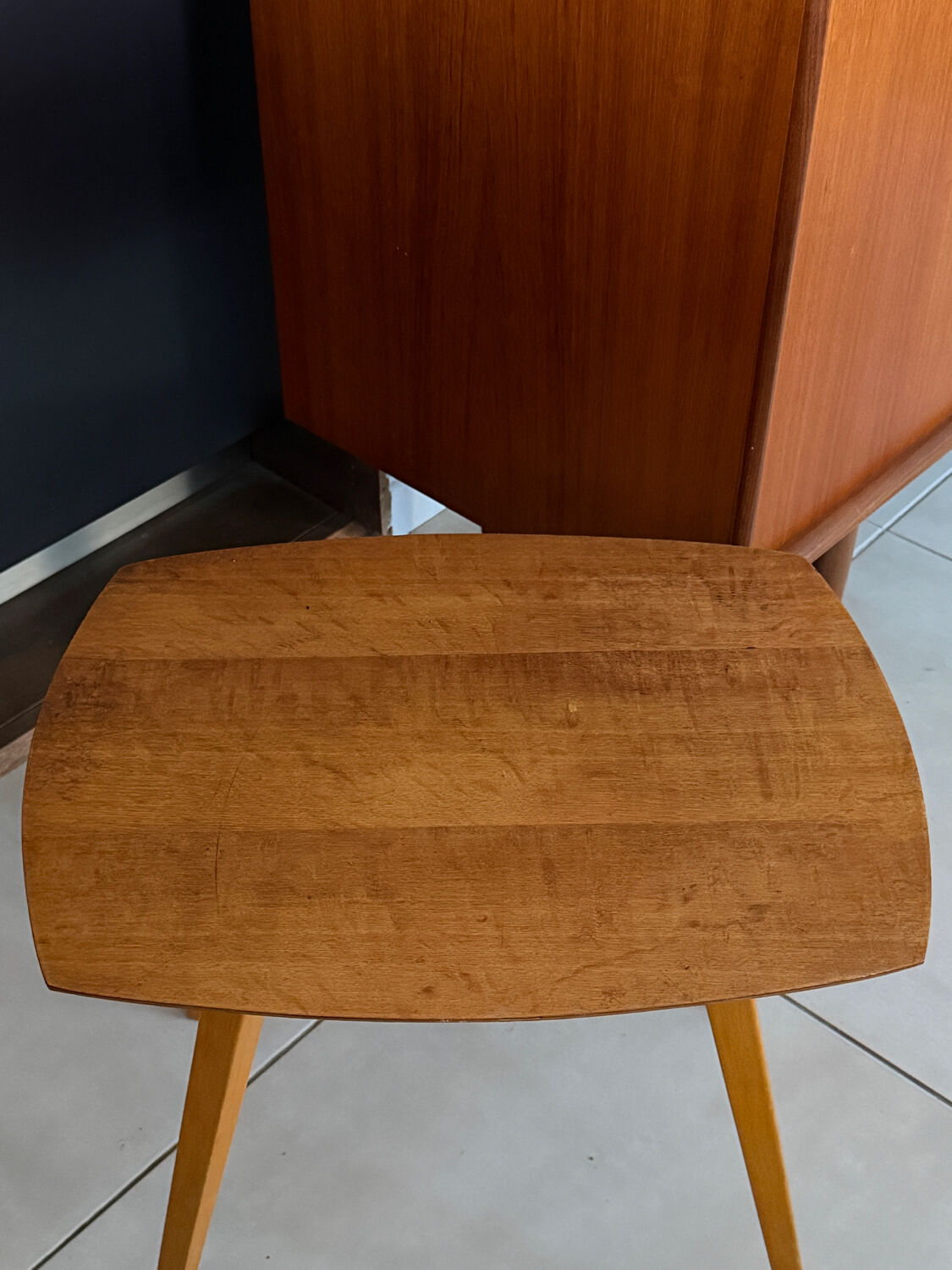 Table d'appoint vintage en bois et pieds compas