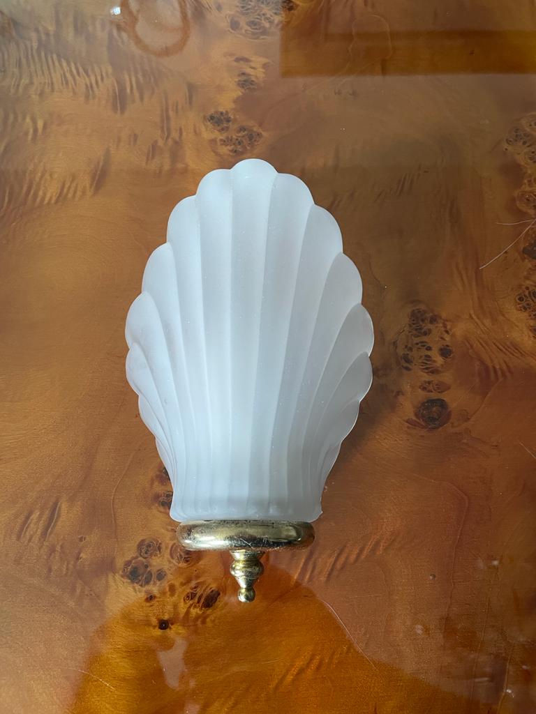 Shell wall lamp