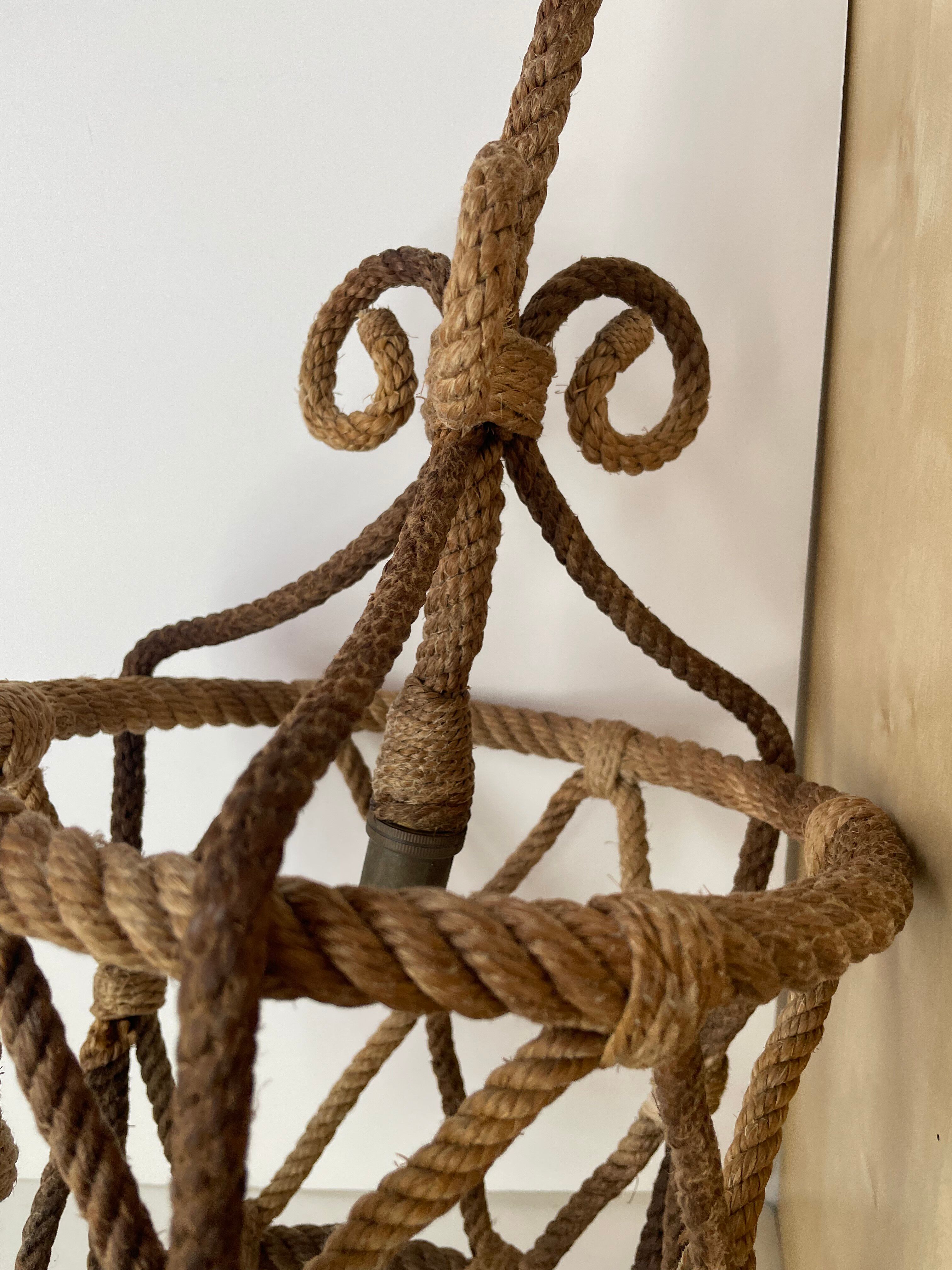 Rope lantern suspension