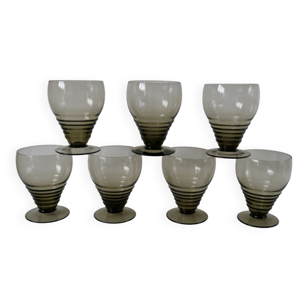 Ensemble de 7 grands verres à vin design art déco en verre fumé années 30-40