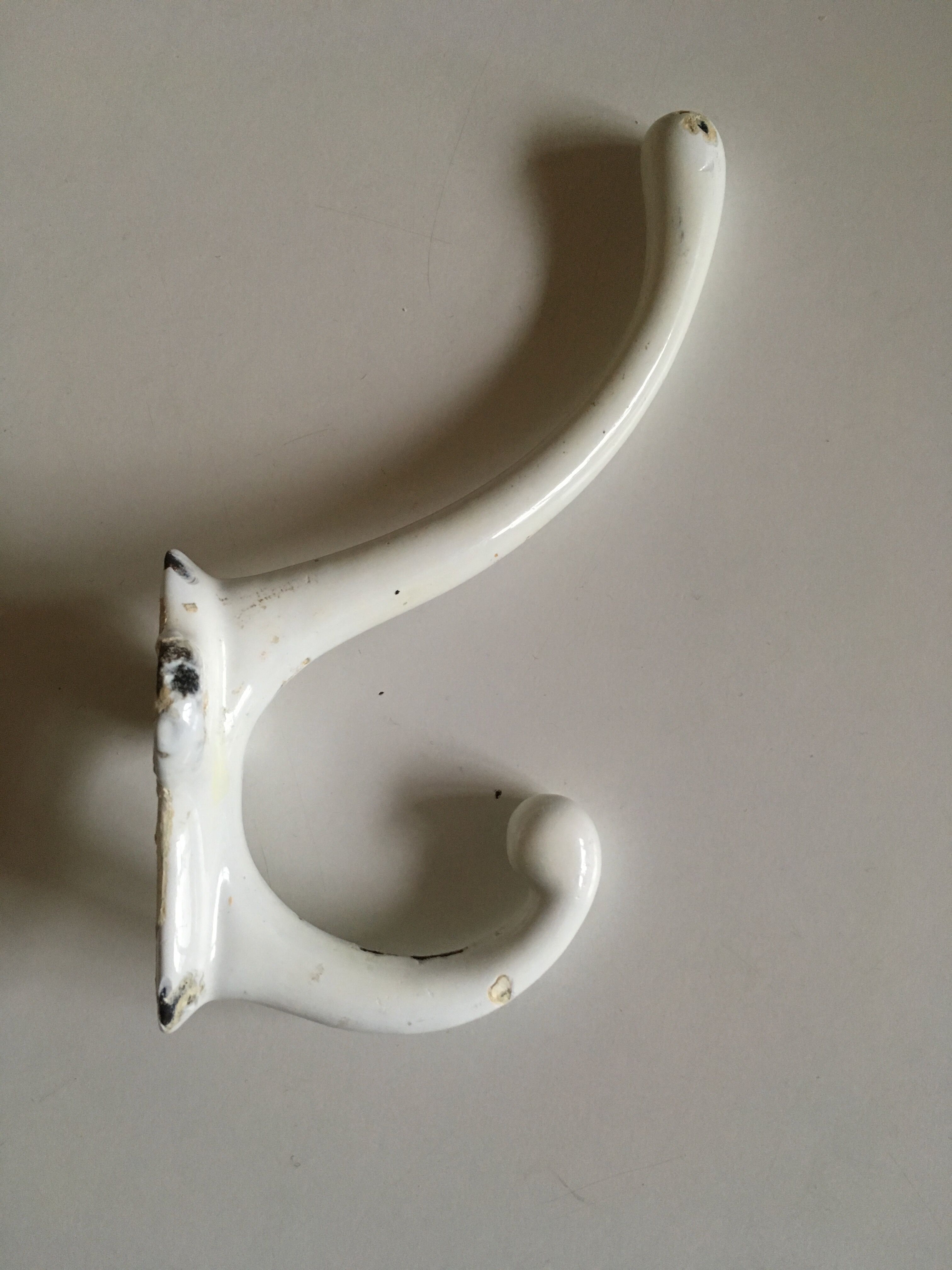 Peg white enamelled cast