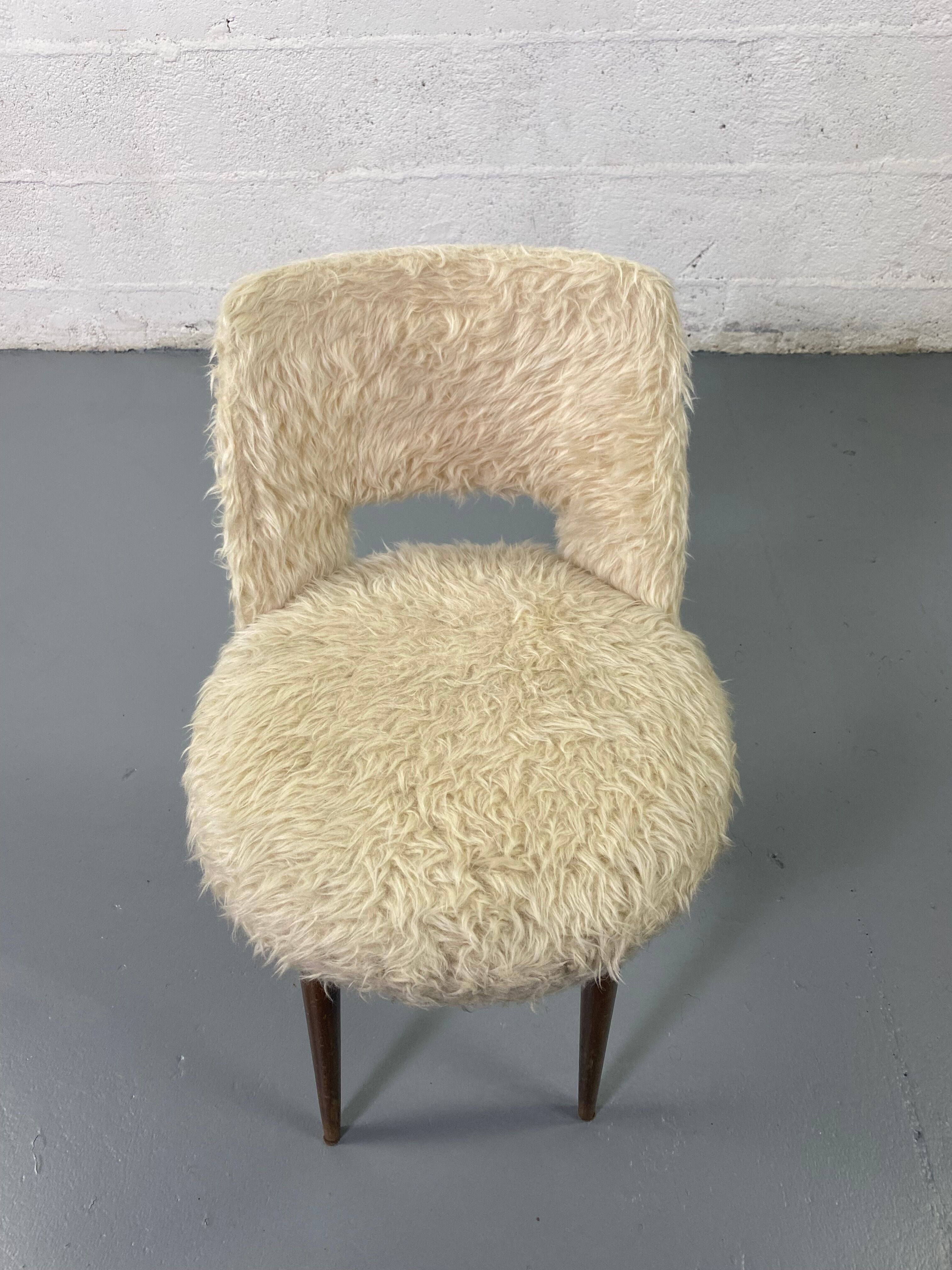 Vintage moumoute chair year 70