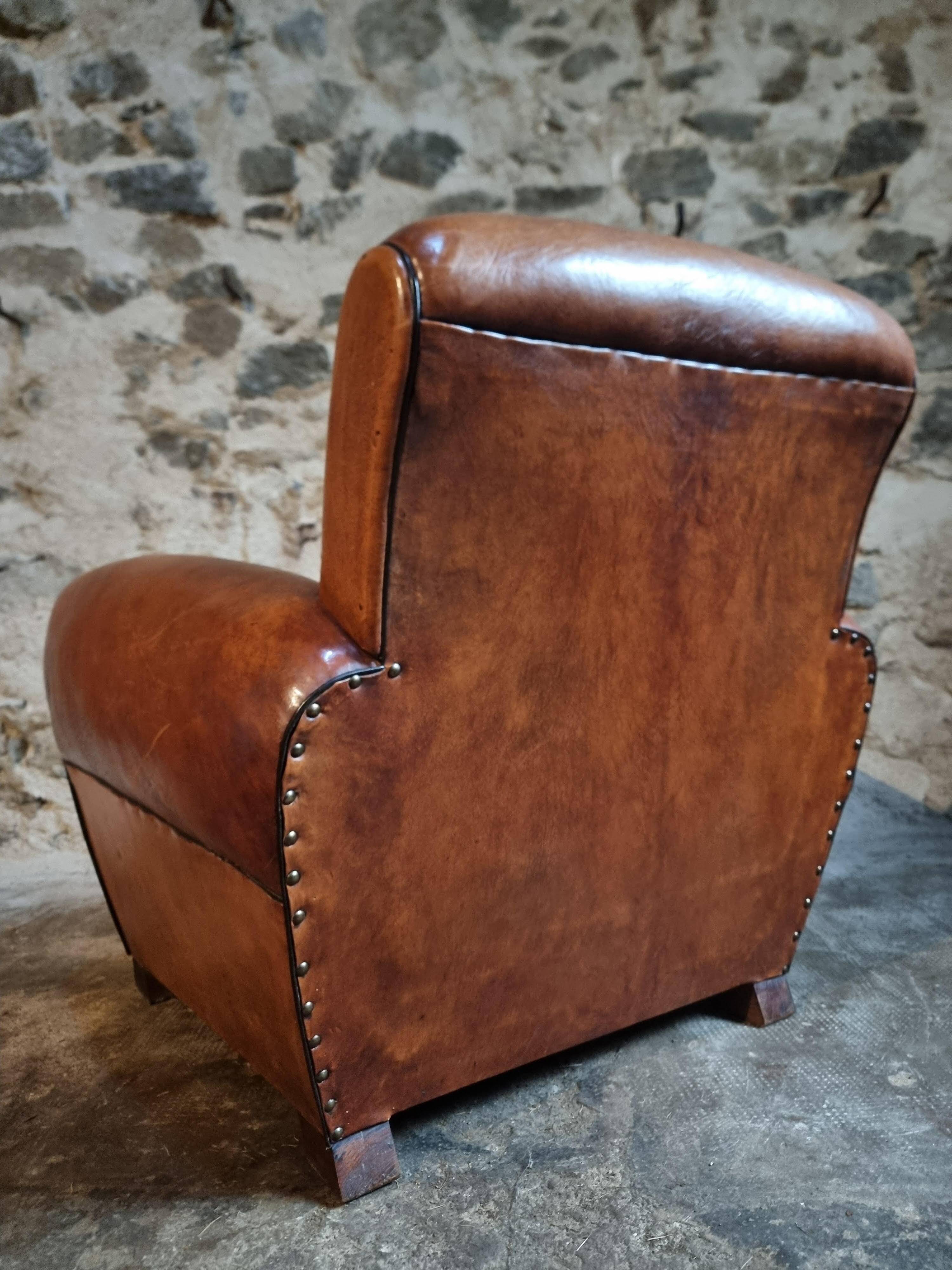 Fauteuil club français vintage en cuir, années 1940–1950 – fauteuil en cuir pleine fleur cognac