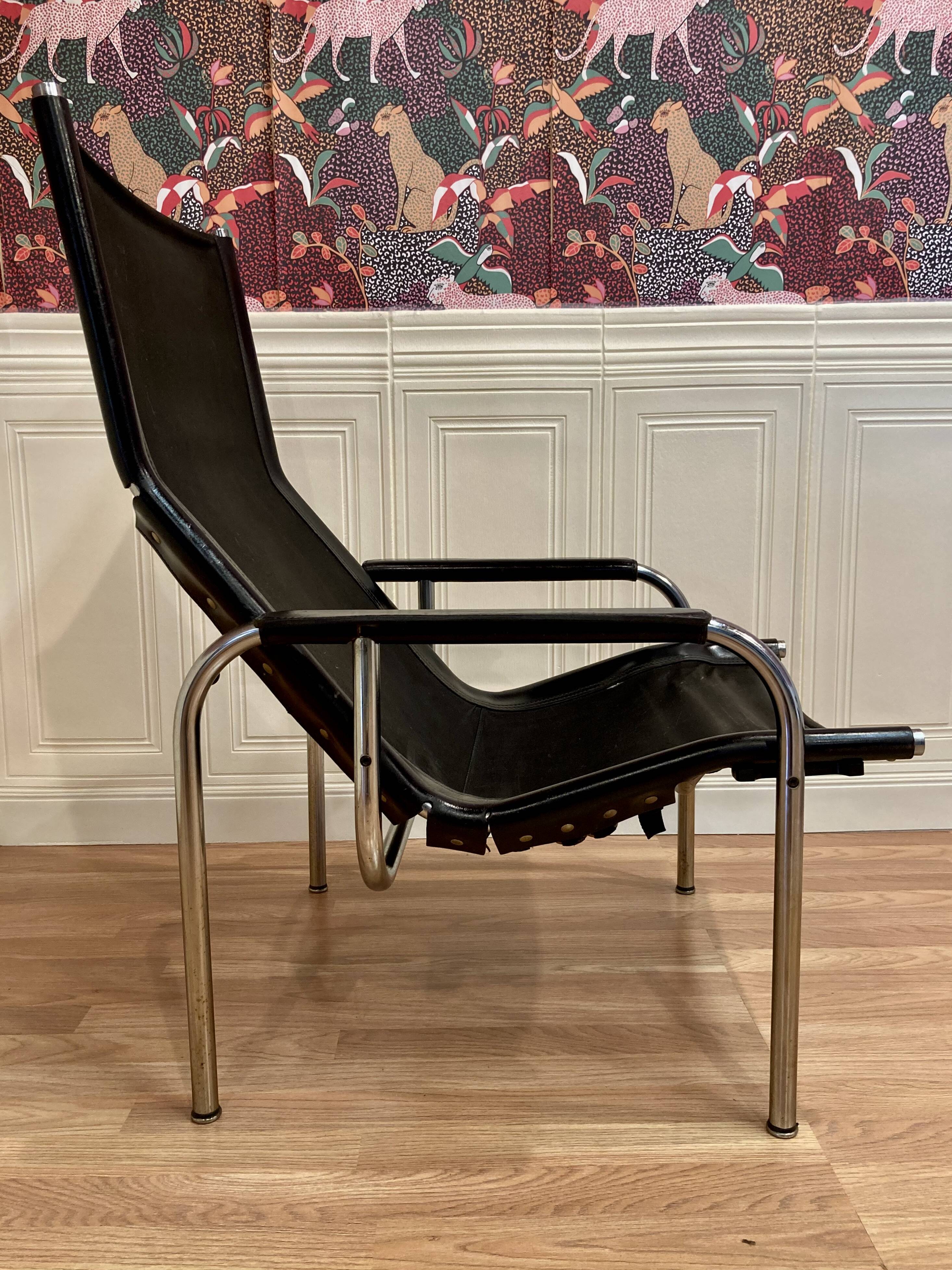 Black leather reclining lounge chair, "Hans Eichenberger" design, 1960.