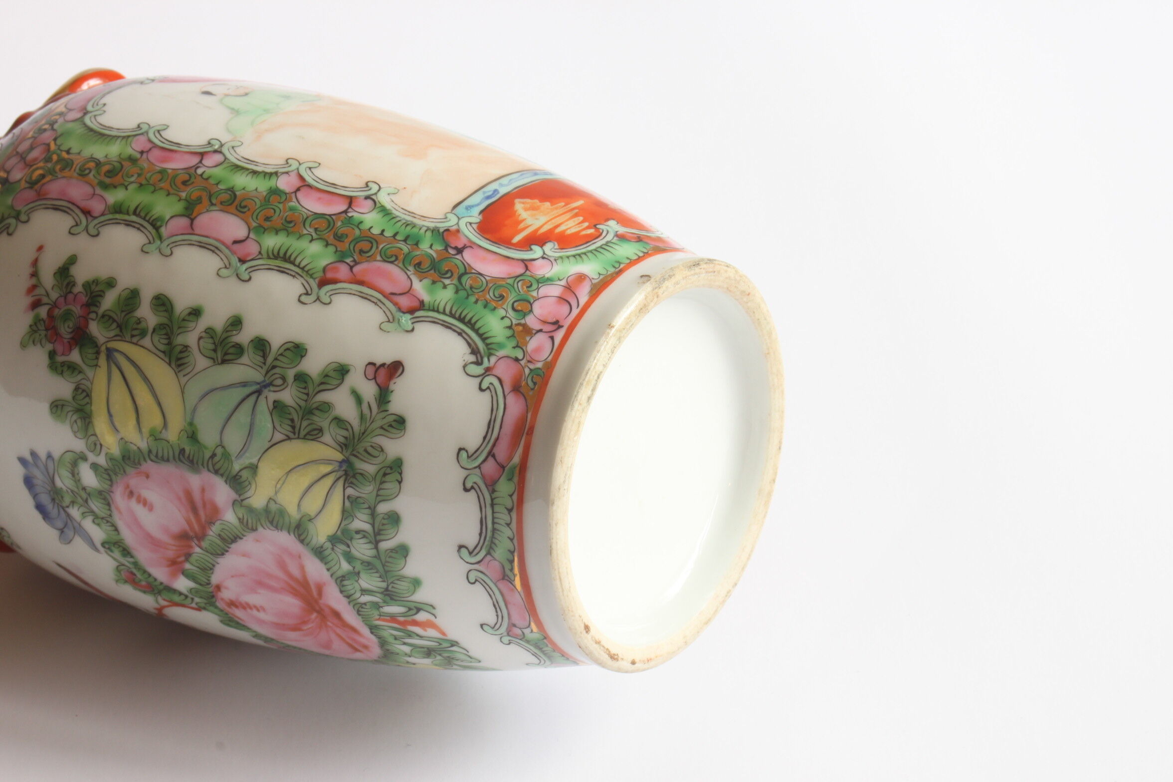 Chinese Canton rose medallion vase, 19th century